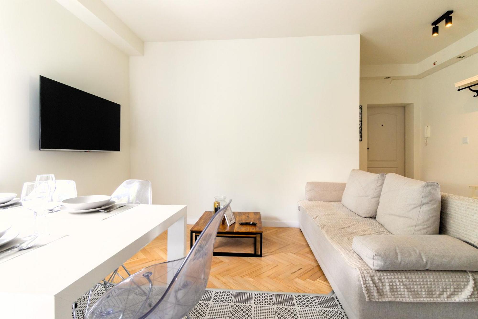 Apartment Renovated 3 Apt. Near Polin/oldtown *