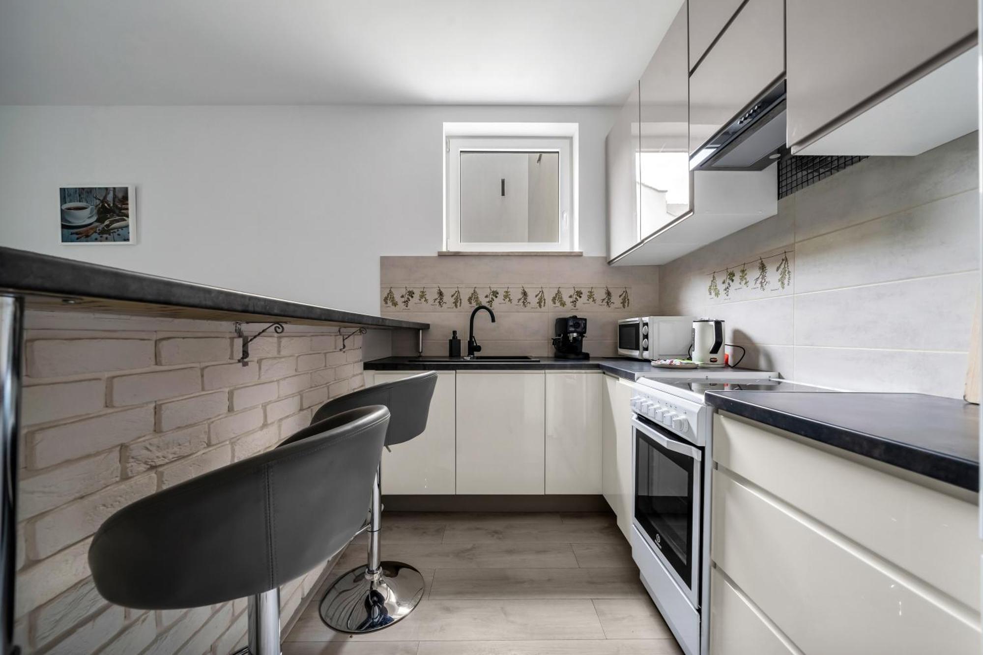 Apartment Wola - Balcony, Bus&tram Nearby - By Rentujemy *