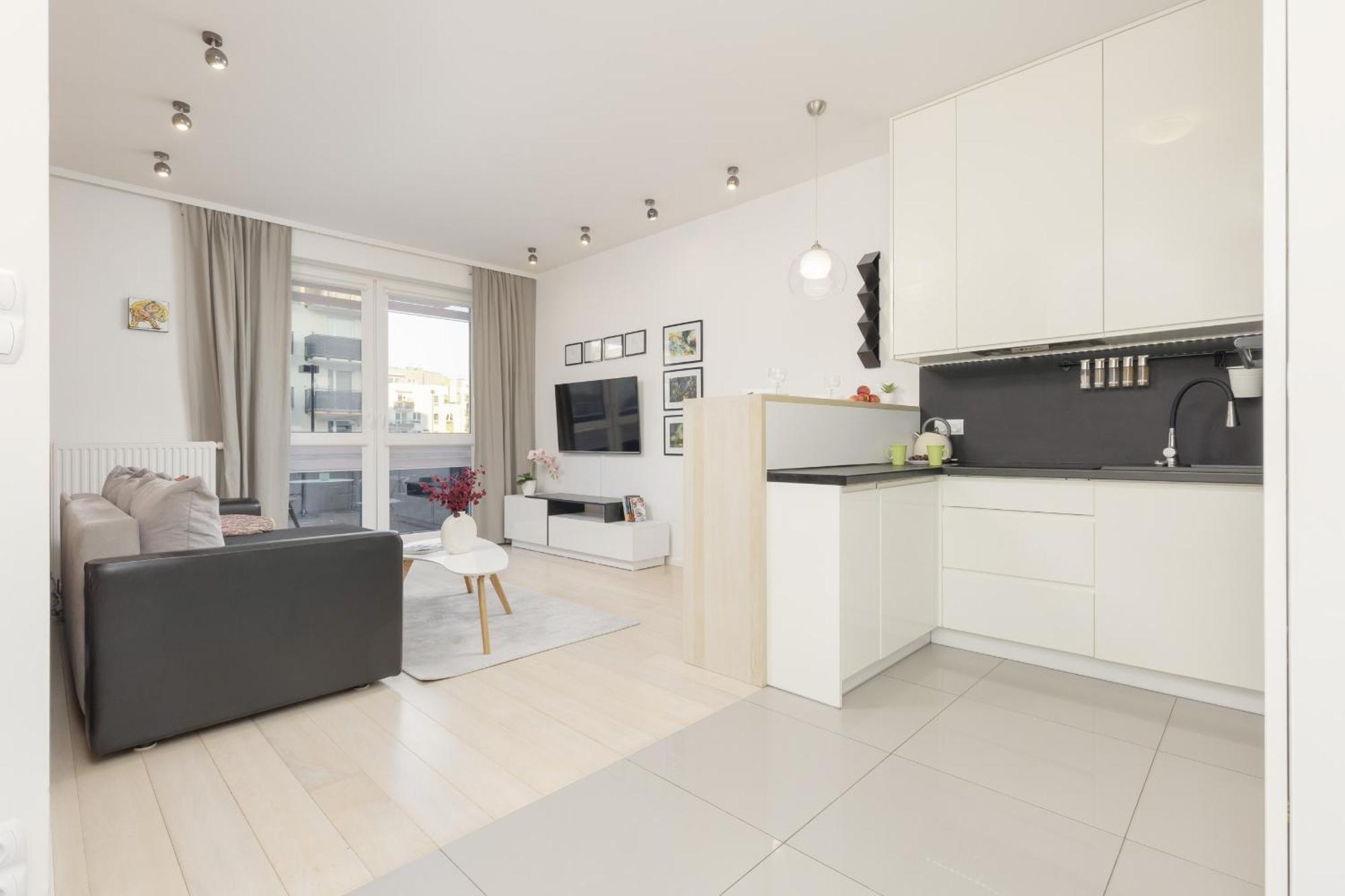 Apartament Subtle Colors In With Furnished Balcony By Renters *