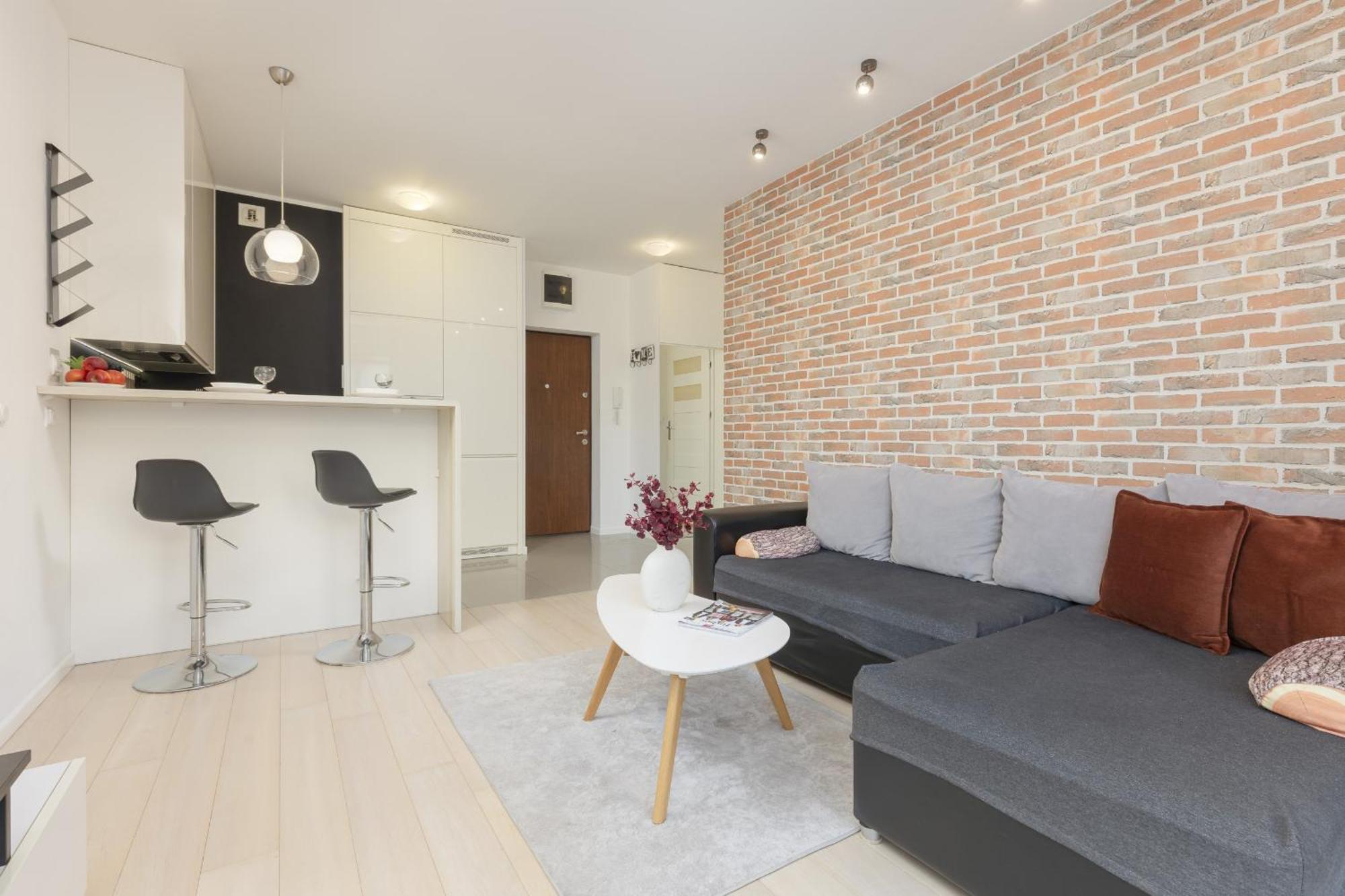 Apartament Subtle Colors In With Furnished Balcony By Renters *
