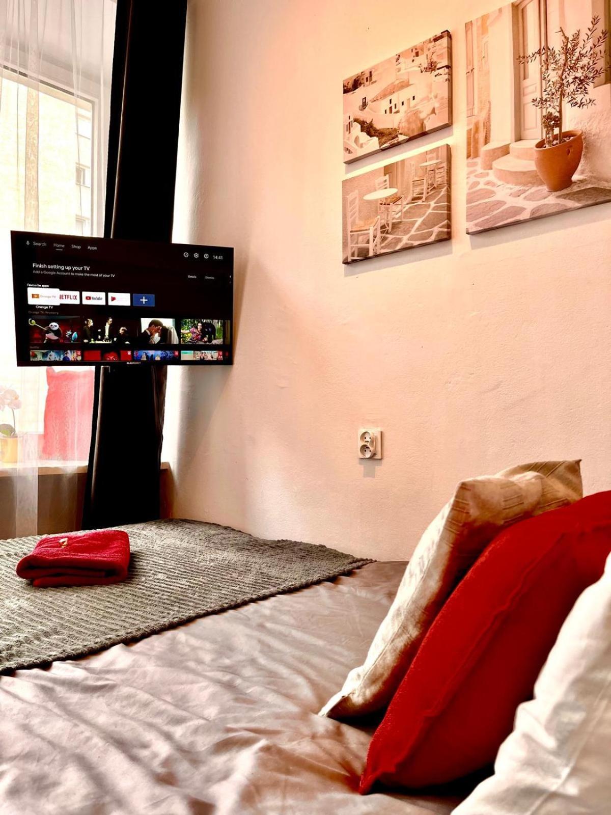 Petit 1 Bed Center *
