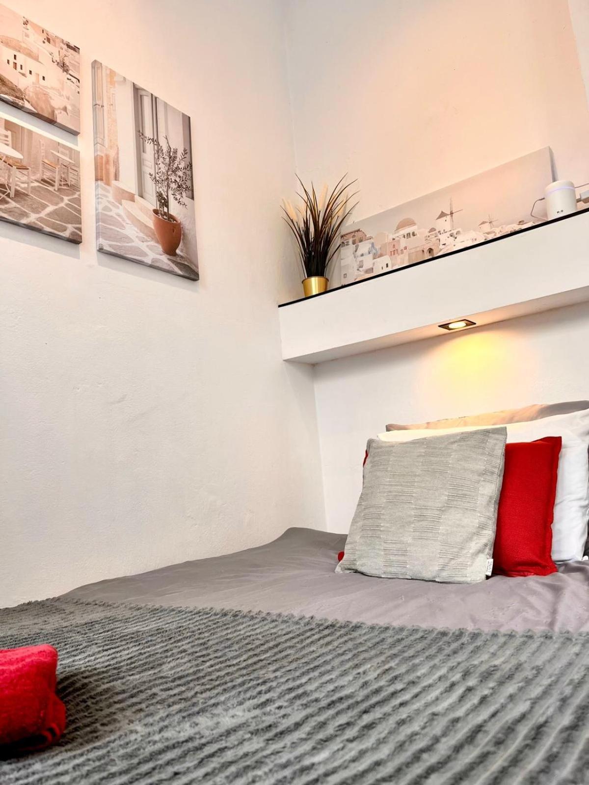 Petit 1 Bed Center