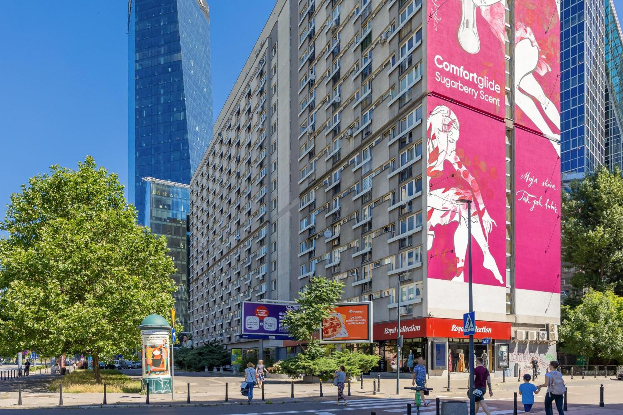 Comfort & Style Center By Renters