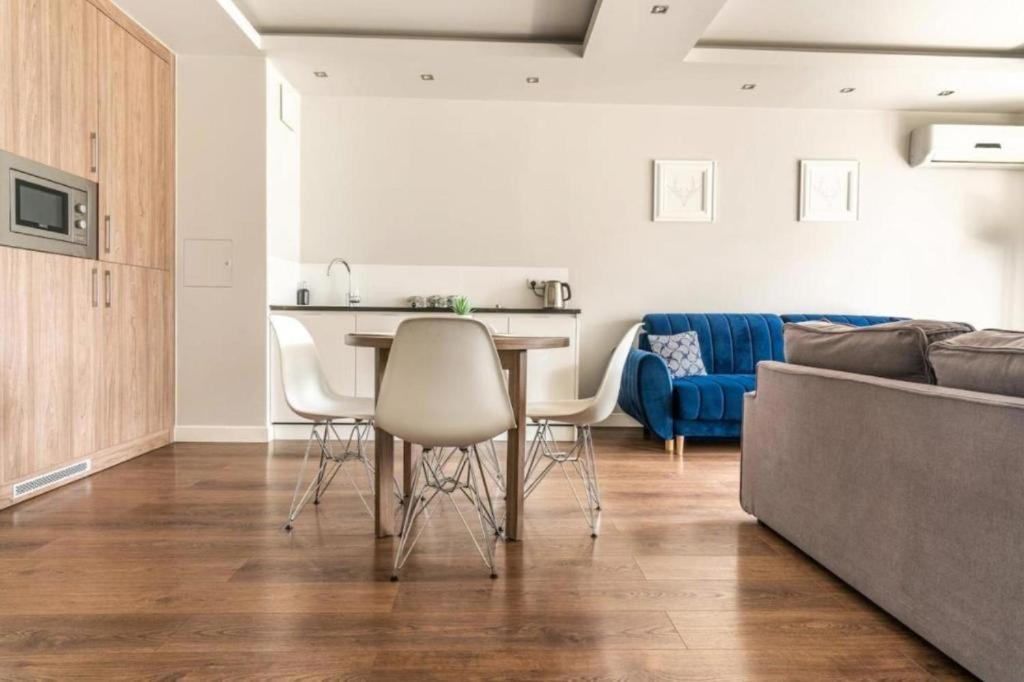 - Great Location- Cozy One Bedroom Apartment- Wronia 45 Apartment *