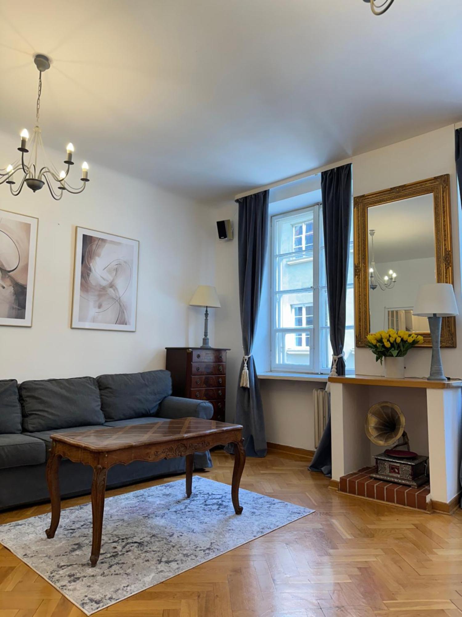 Charming At Old Town Apartment