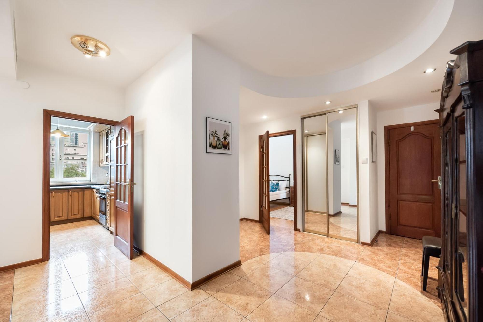 Wola Norblin Spacious Apartment Warsaw