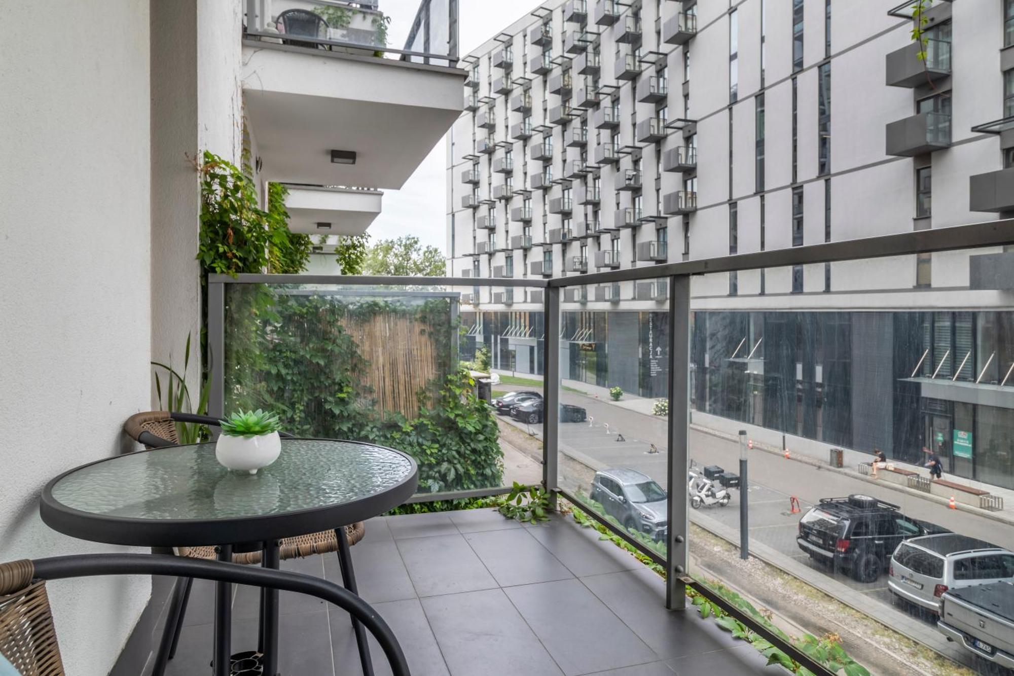 Wola By Esteum Host Apartment Warsaw