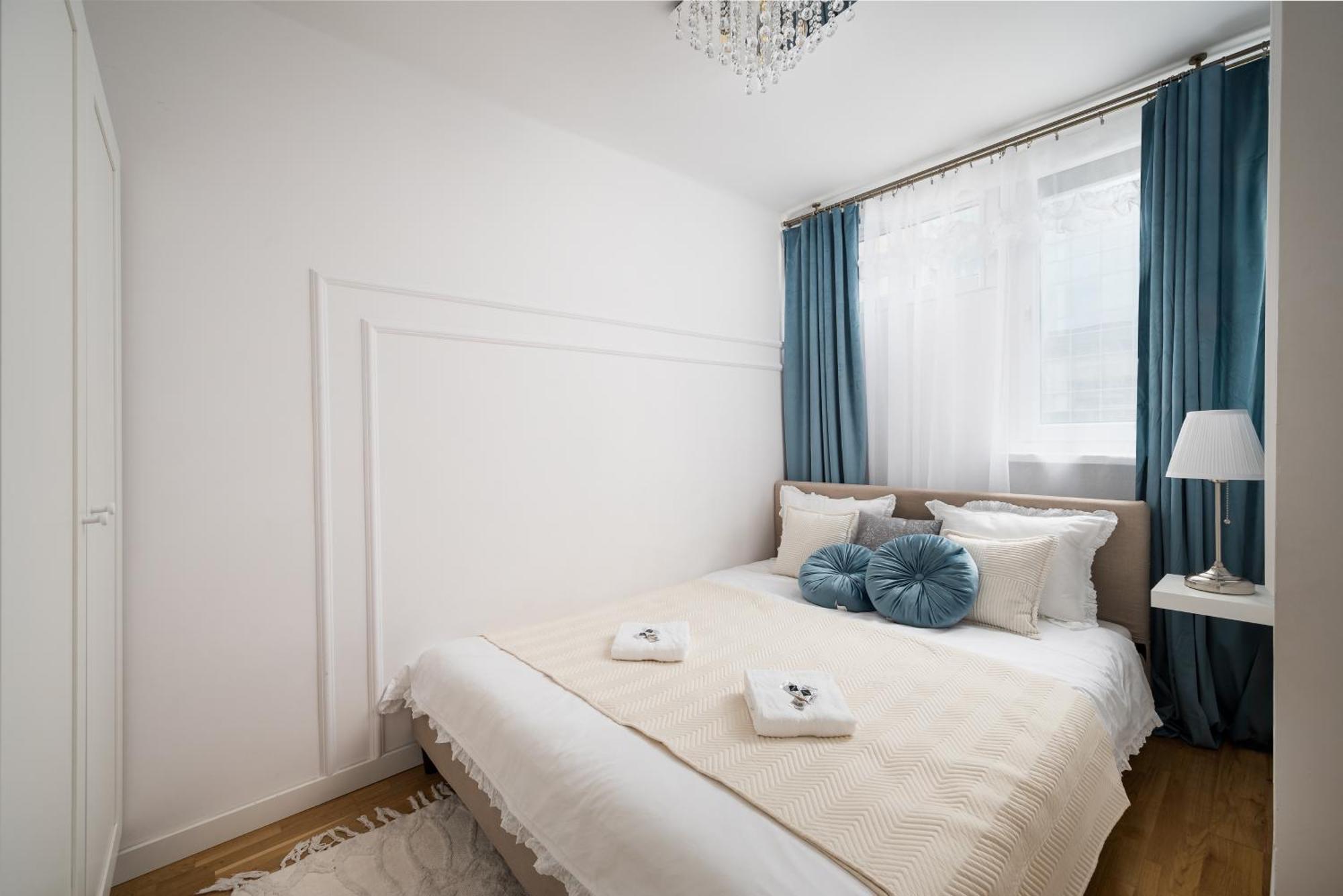 Apartment Charming Air-conditioned 950 M From Station, Bedroom & Separate Living