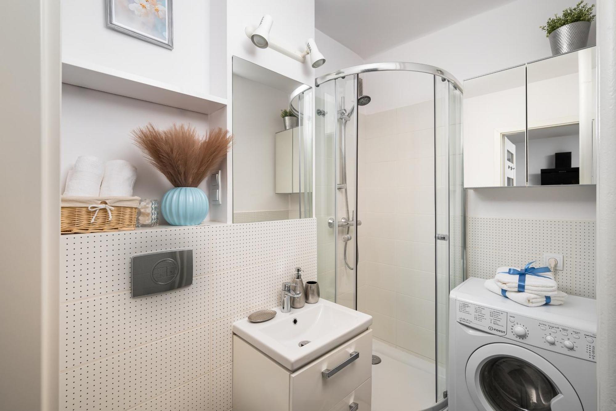 Apartment Charming Air-conditioned 950 M From Station, Bedroom & Separate Living