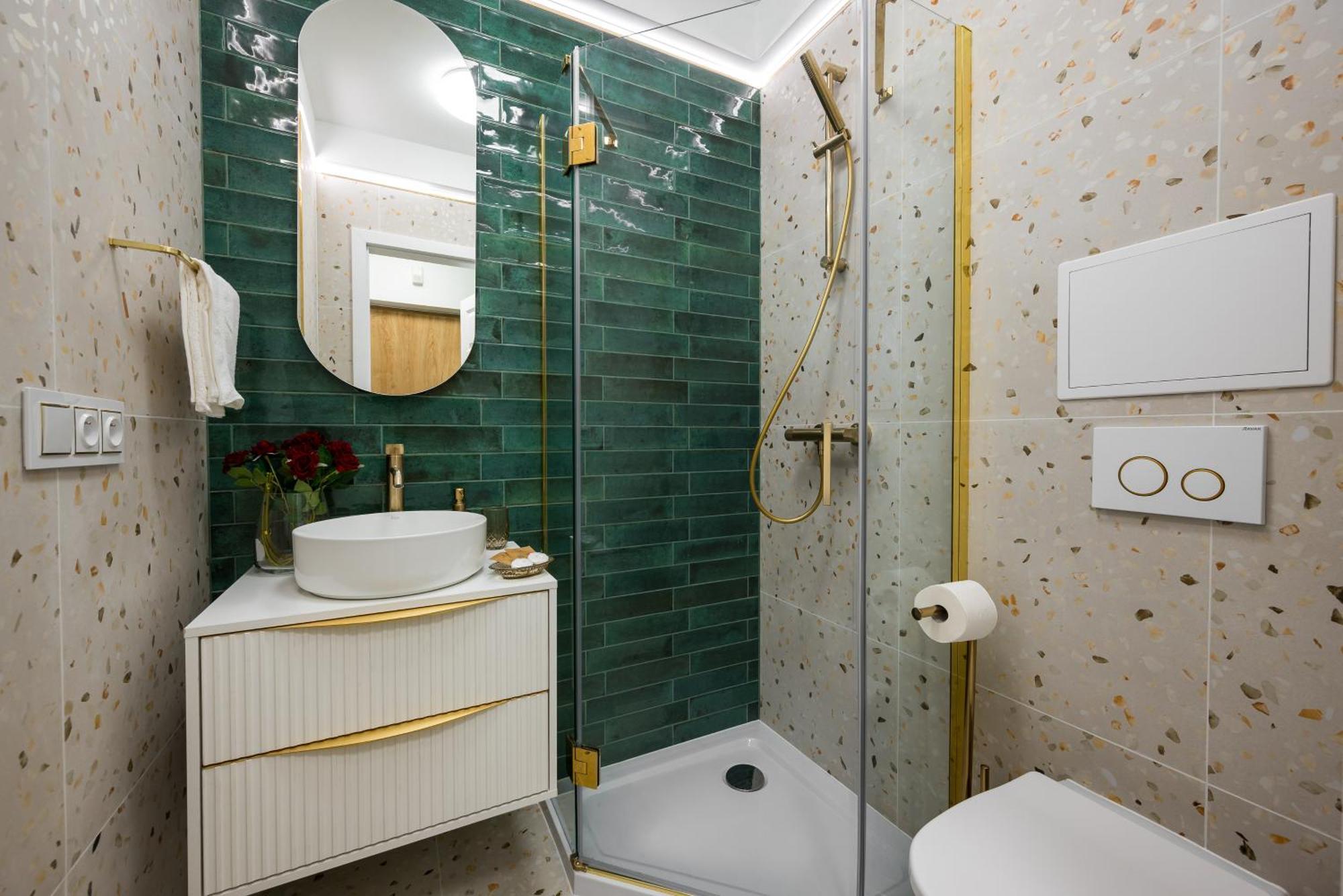 Lovely Downtown Studio At Most Lively Hoza Street, Discover Warsaw On Foot Warsaw