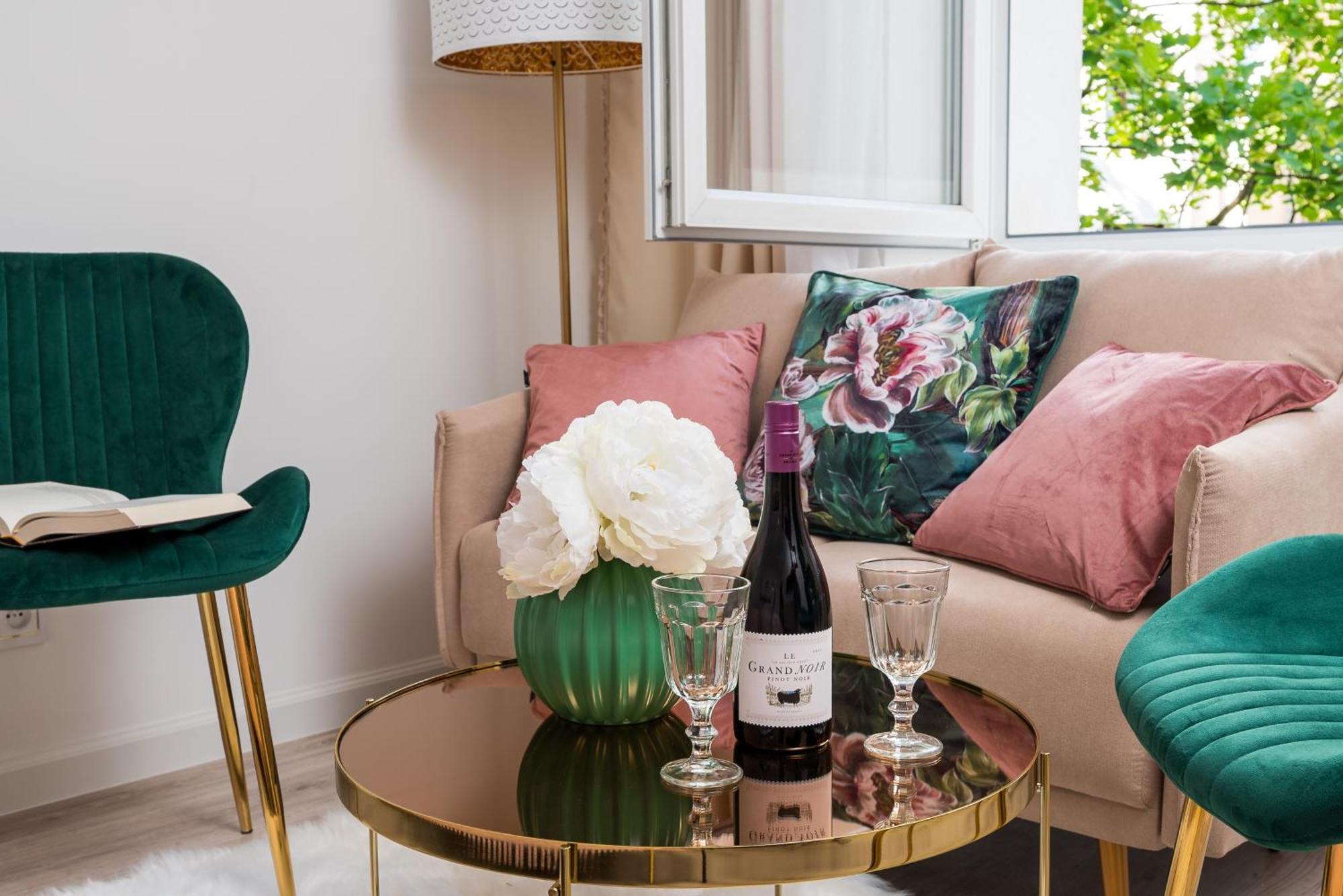 Lovely Downtown Studio At Most Lively Hoza Street, Discover Warsaw On Foot Apartment Warsaw