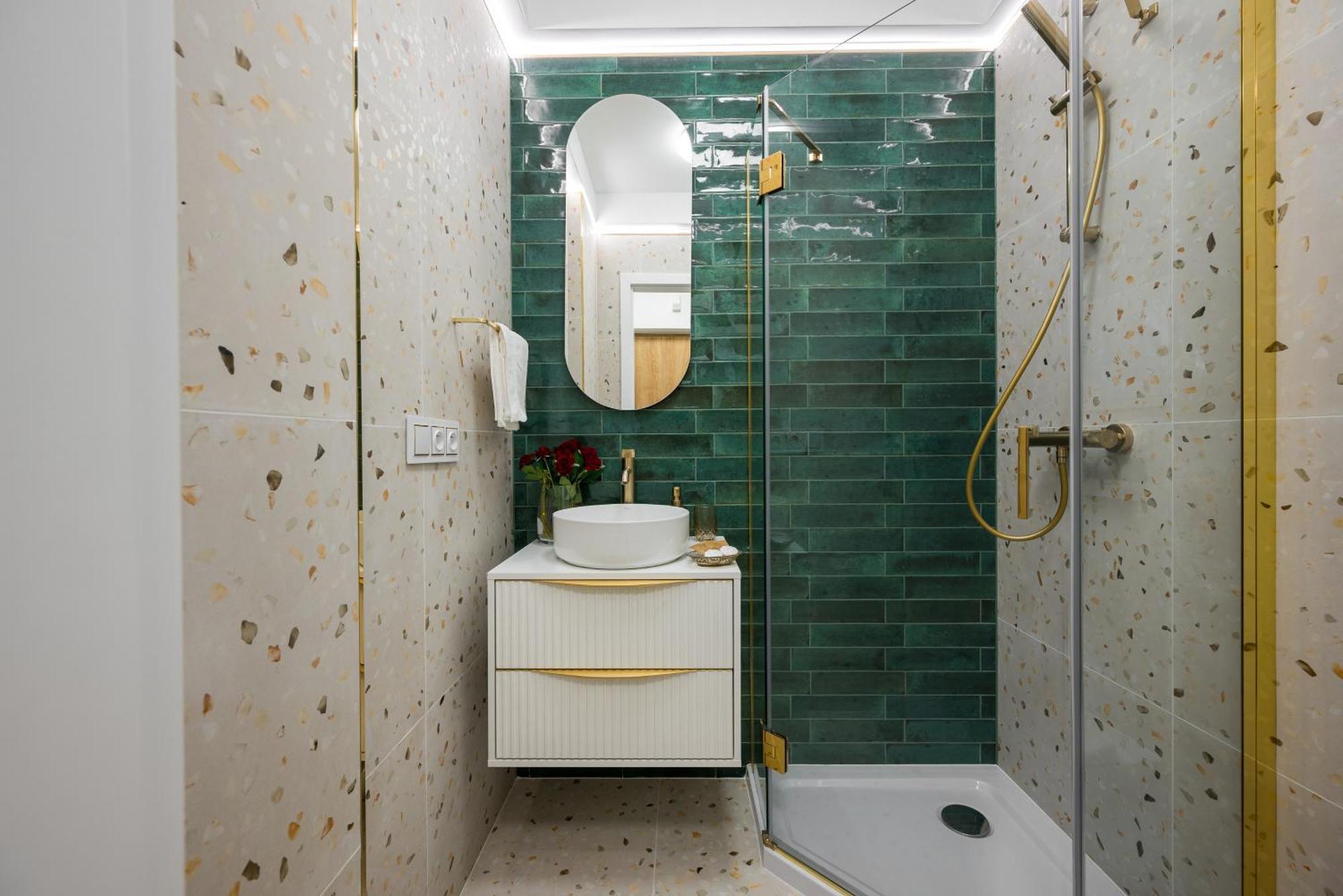 Lovely Downtown Studio At Most Lively Hoza Street, Discover Warsaw On Foot Warsaw