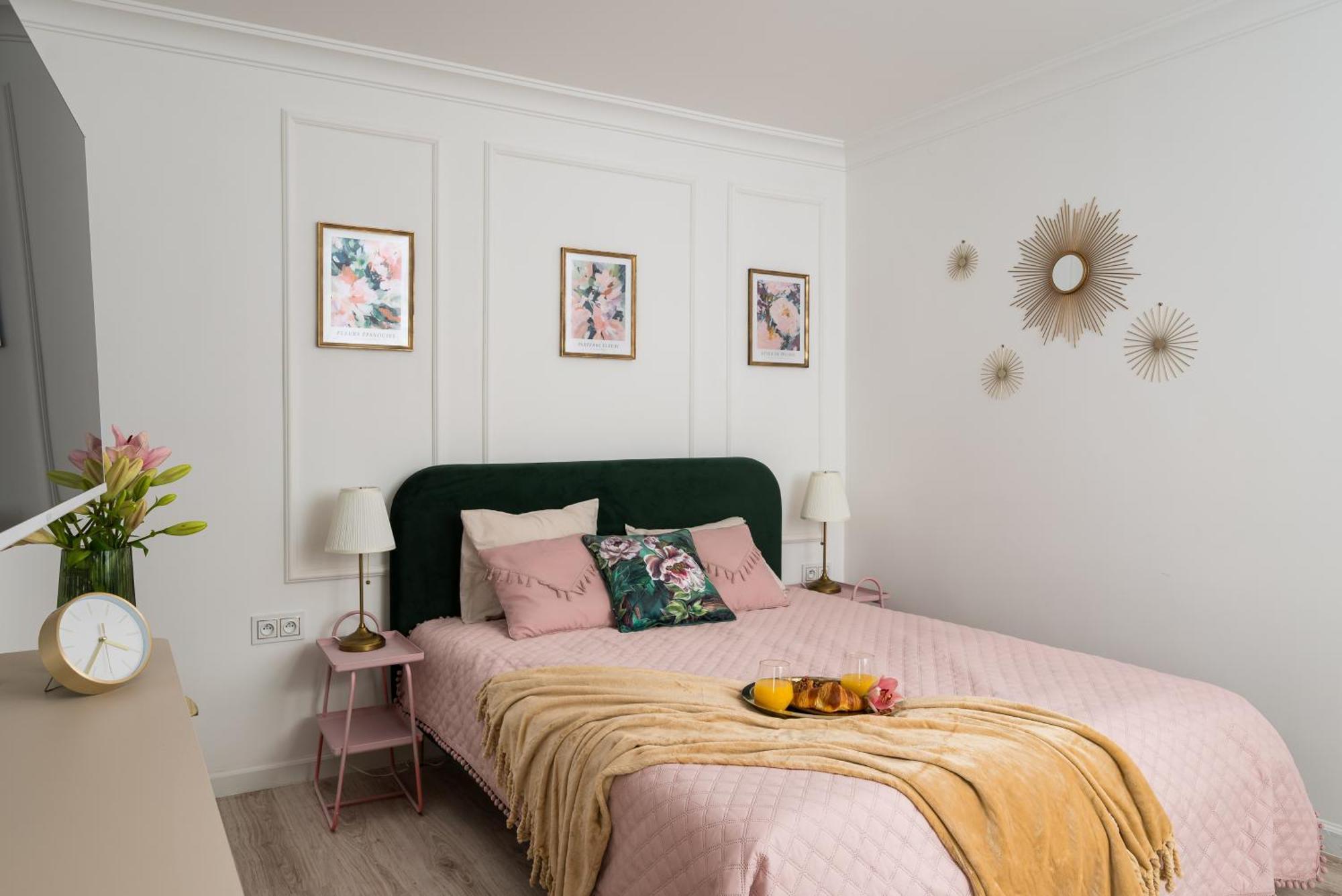 Lovely Downtown Studio At Most Lively Hoza Street, Discover Warsaw On Foot Apartment Warsaw