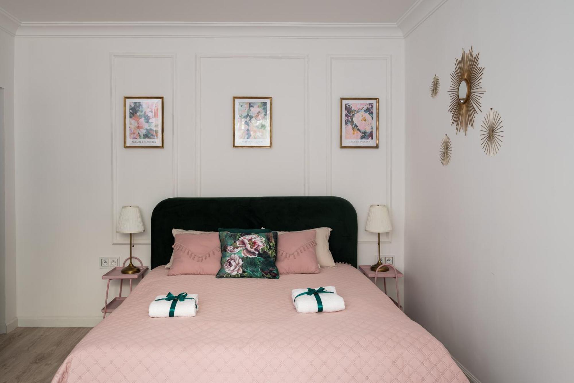 Apartment Lovely Downtown Studio At Most Lively Hoza Street, Discover Warsaw On Foot *