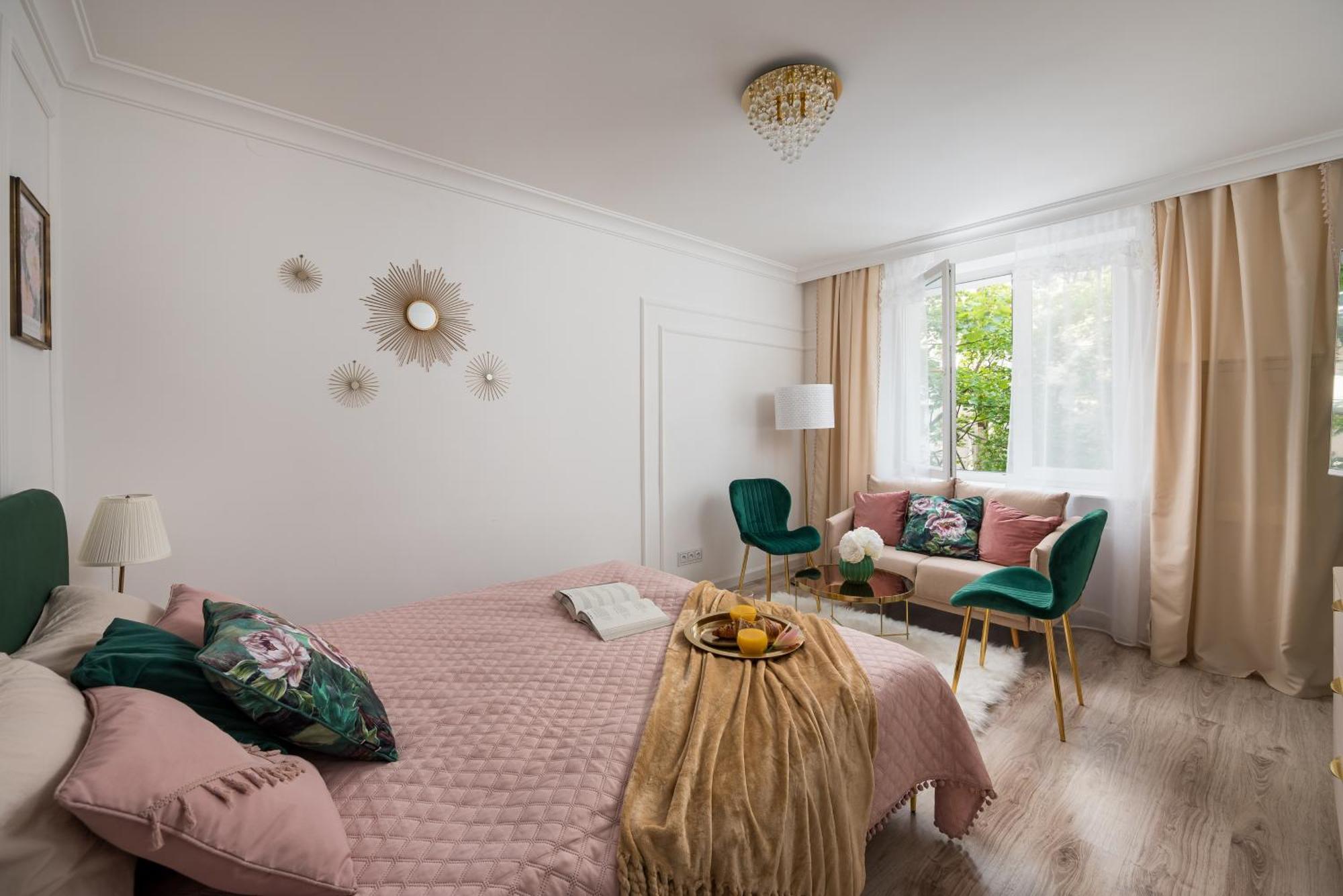Lovely Downtown Studio At Most Lively Hoza Street, Discover Warsaw On Foot