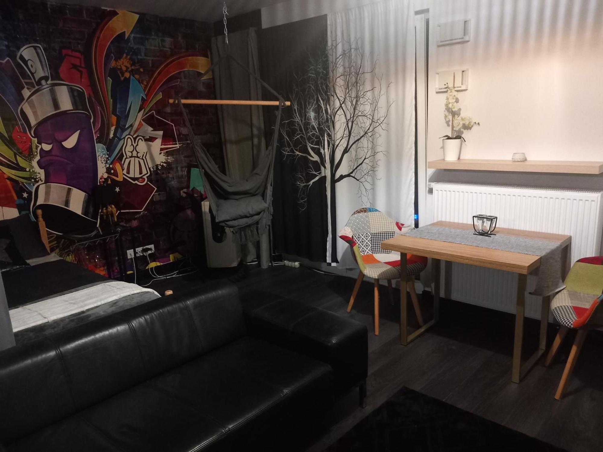 Apartment King & Queen
