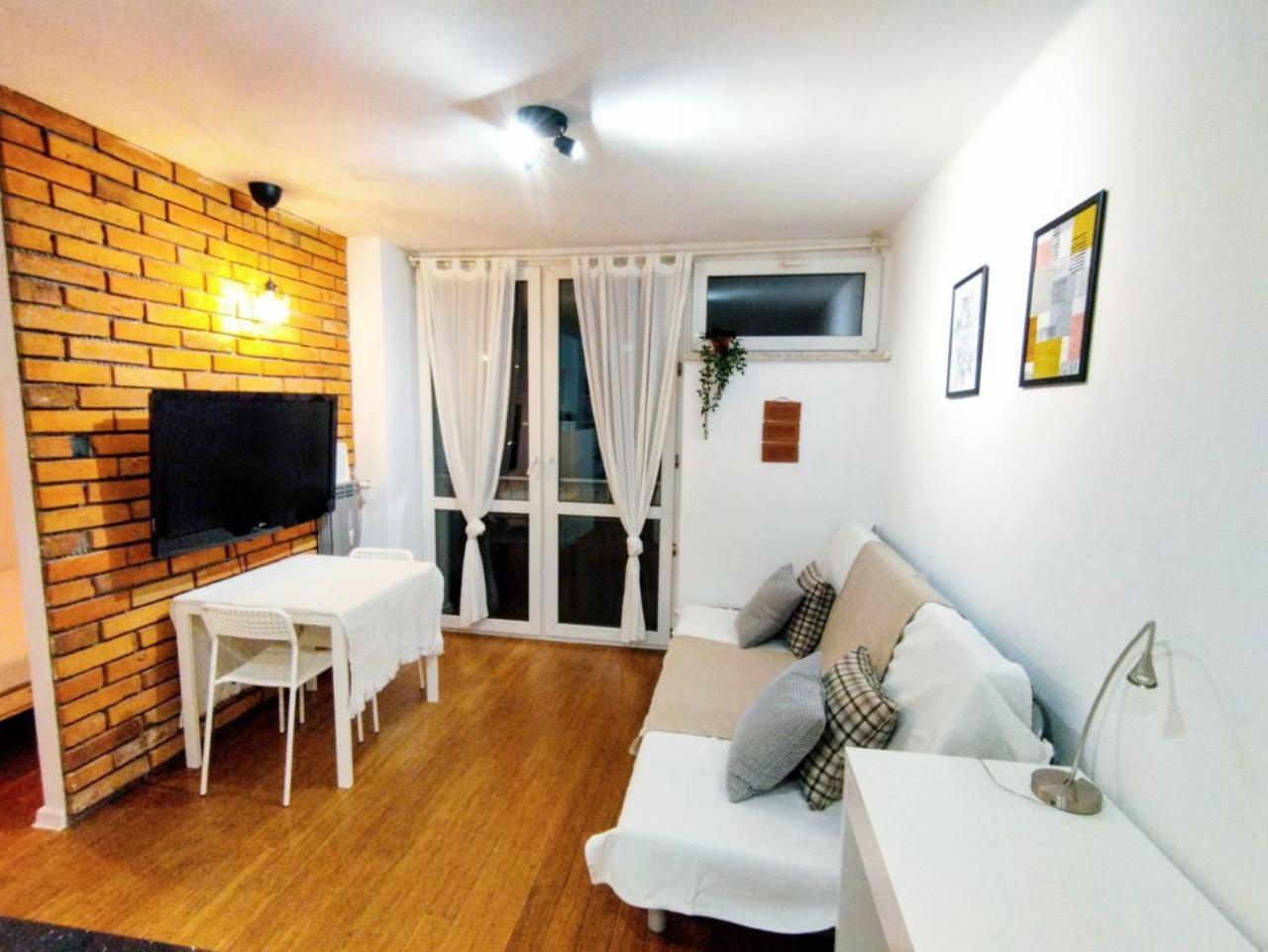 Căn hộ Center Modern Flat With Amazing View *