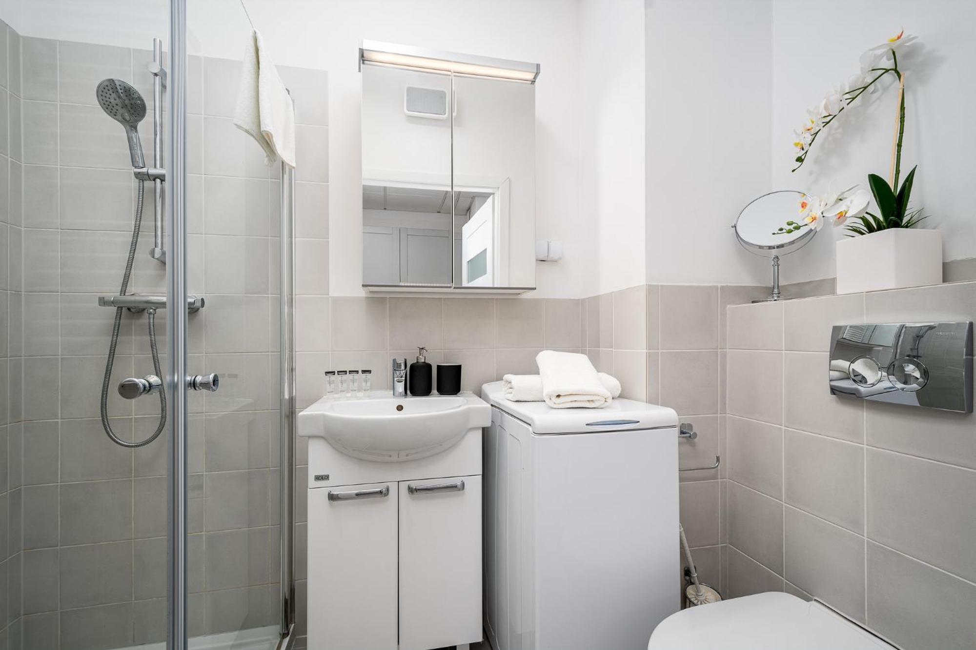 Prymasa Tysiaclecia 83a Free Garage By Perfect Warsaw