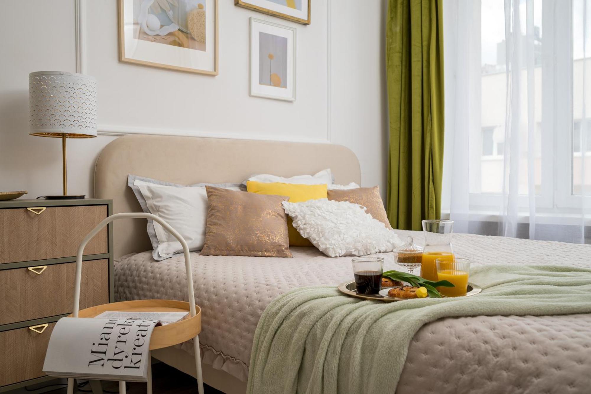Apartment Pink Elephant 2x1br In Historic Tenement House 1 Km From
