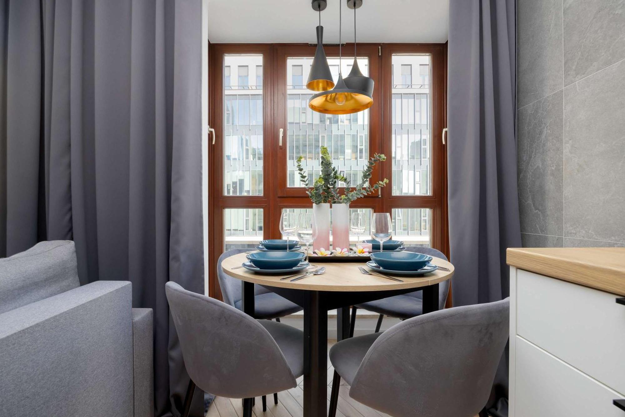 Apartment Tasteful With Parking By Renters *