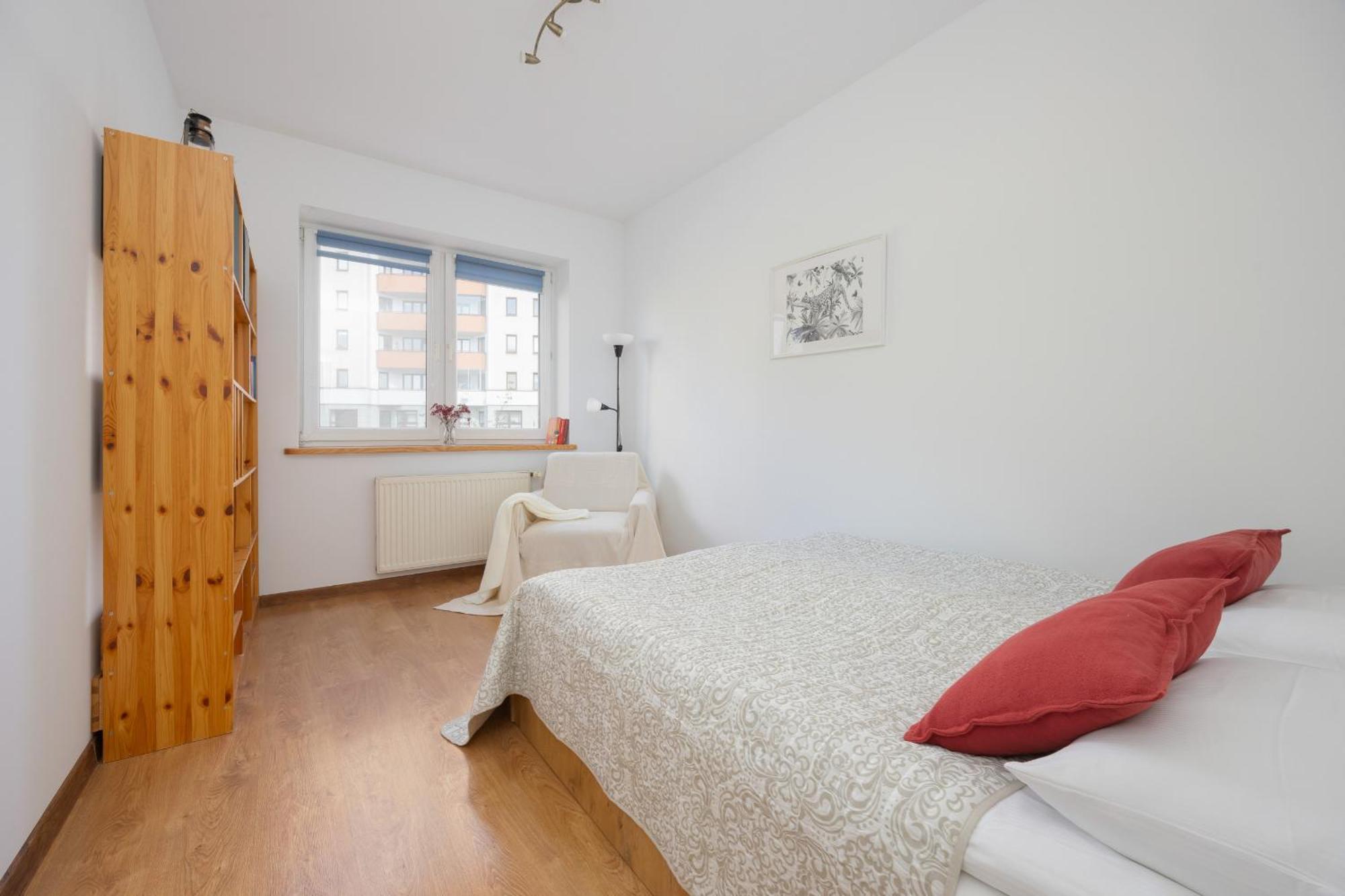 Spacious With Parking By Renters Apartment