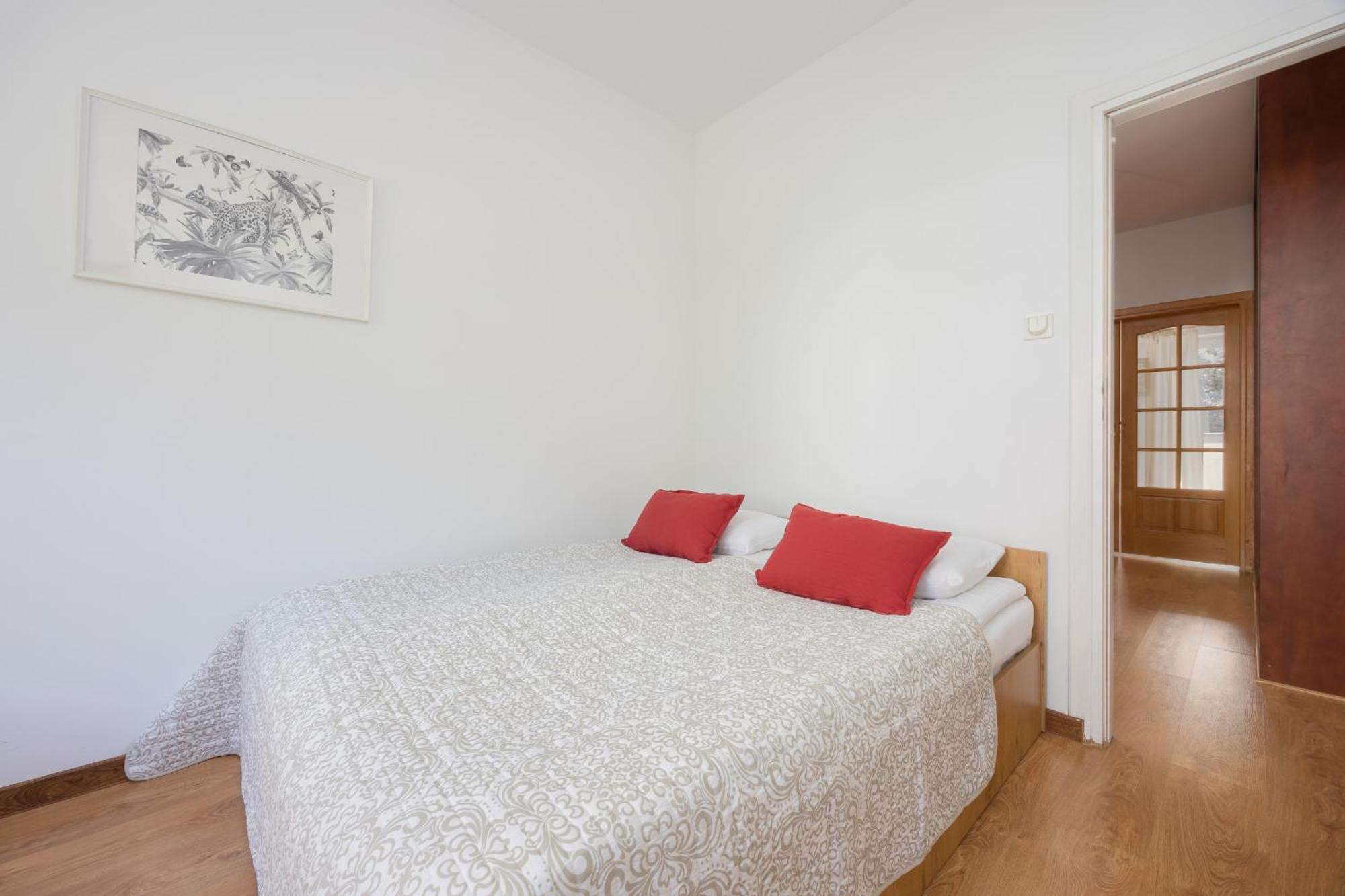 Apartment Spacious With Parking By Renters