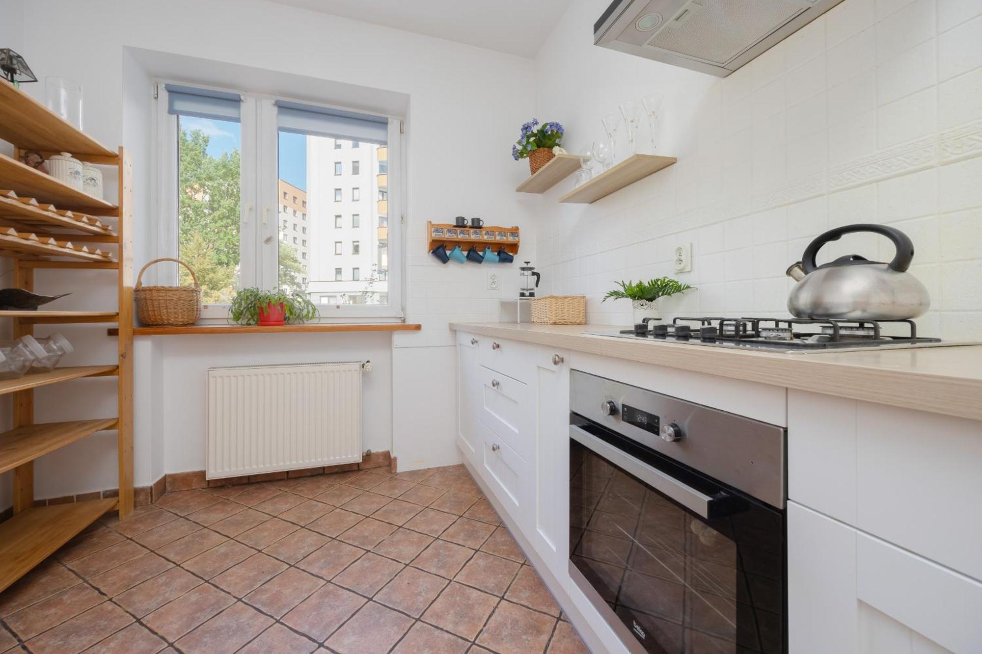 Spacious With Parking By Renters Apartment