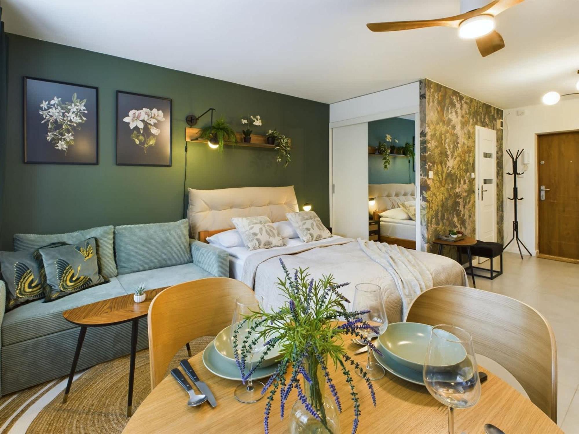 Apartamento Atmospheric For 3 People In With Desk For Remote Work By Renters