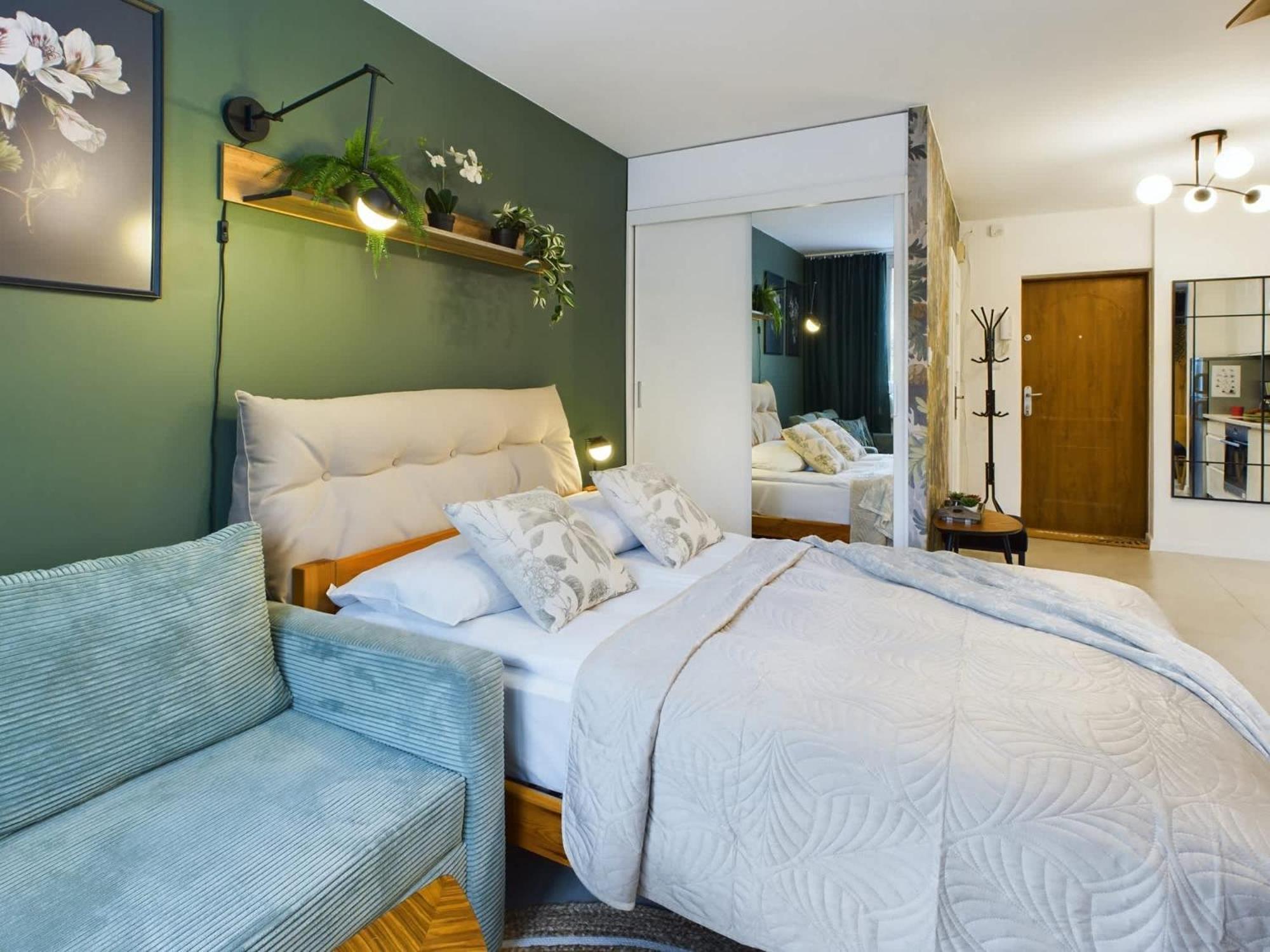 Apartamento Atmospheric For 3 People In With Desk For Remote Work By Renters