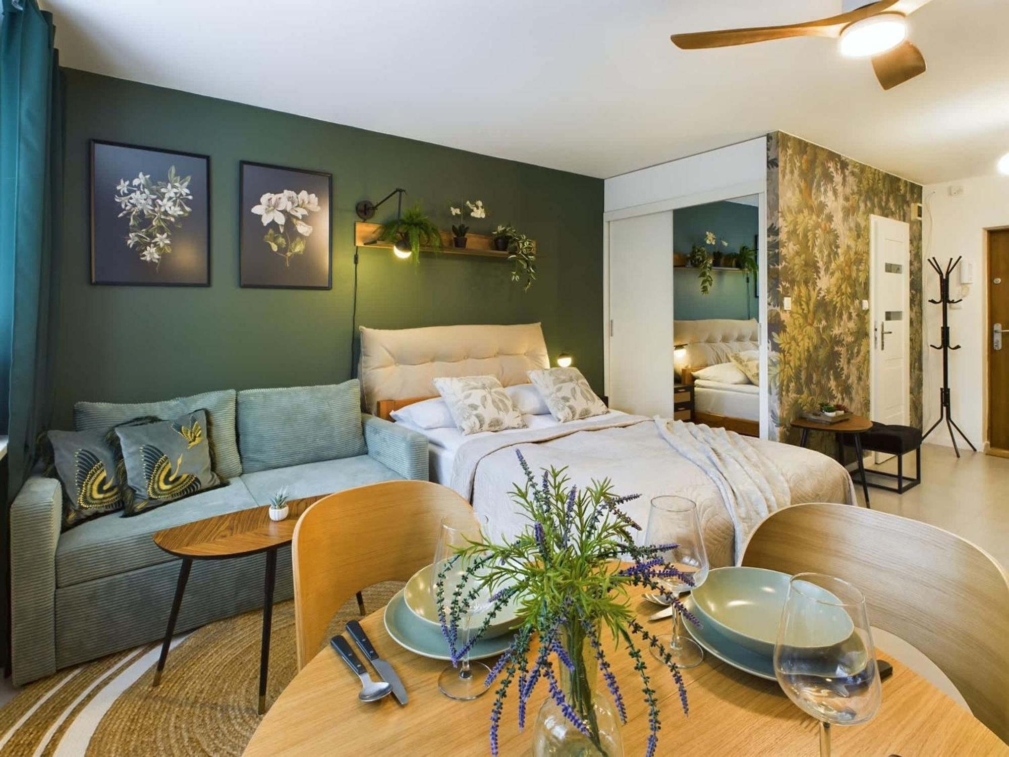 Atmospheric For 3 People In With Desk For Remote Work By Renters Apartamento