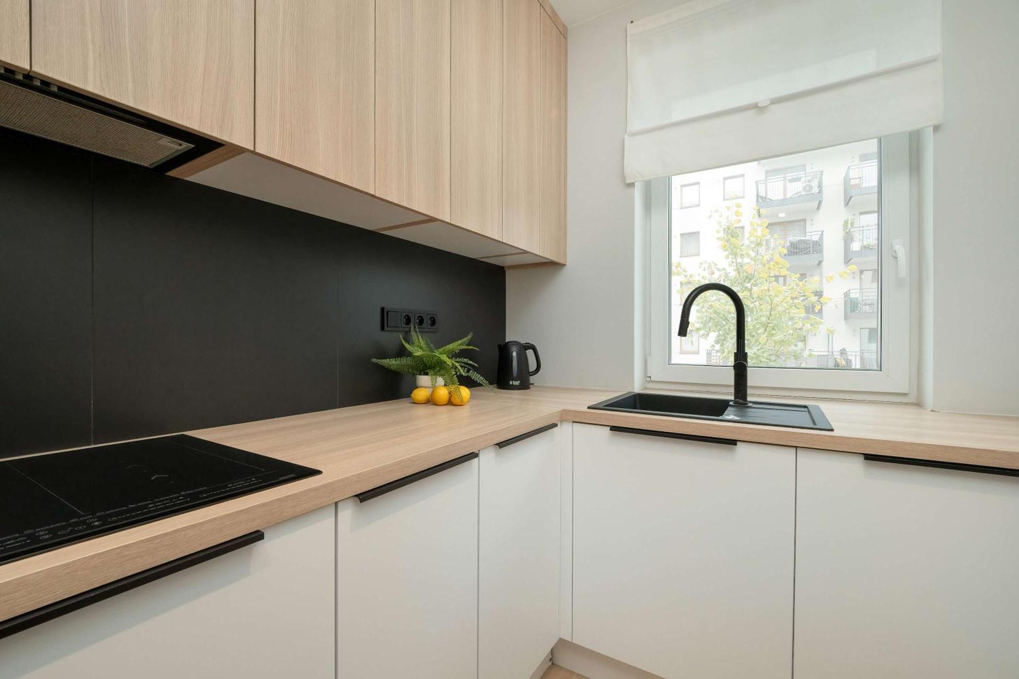 Apartment Stylish In With Parking, Bathtub, Balcony, And Desk By Renters Warschau