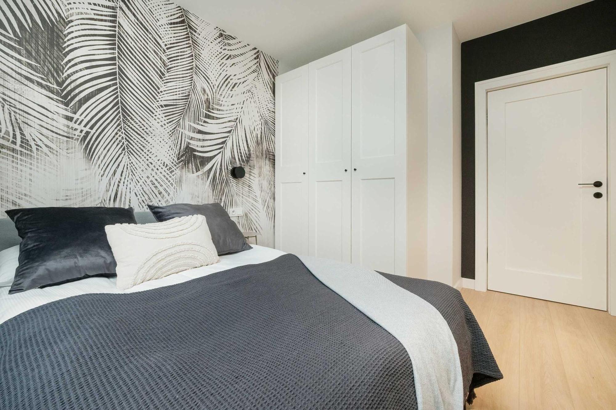 Apartment Stylish In With Parking, Bathtub, Balcony, And Desk By Renters Warschau