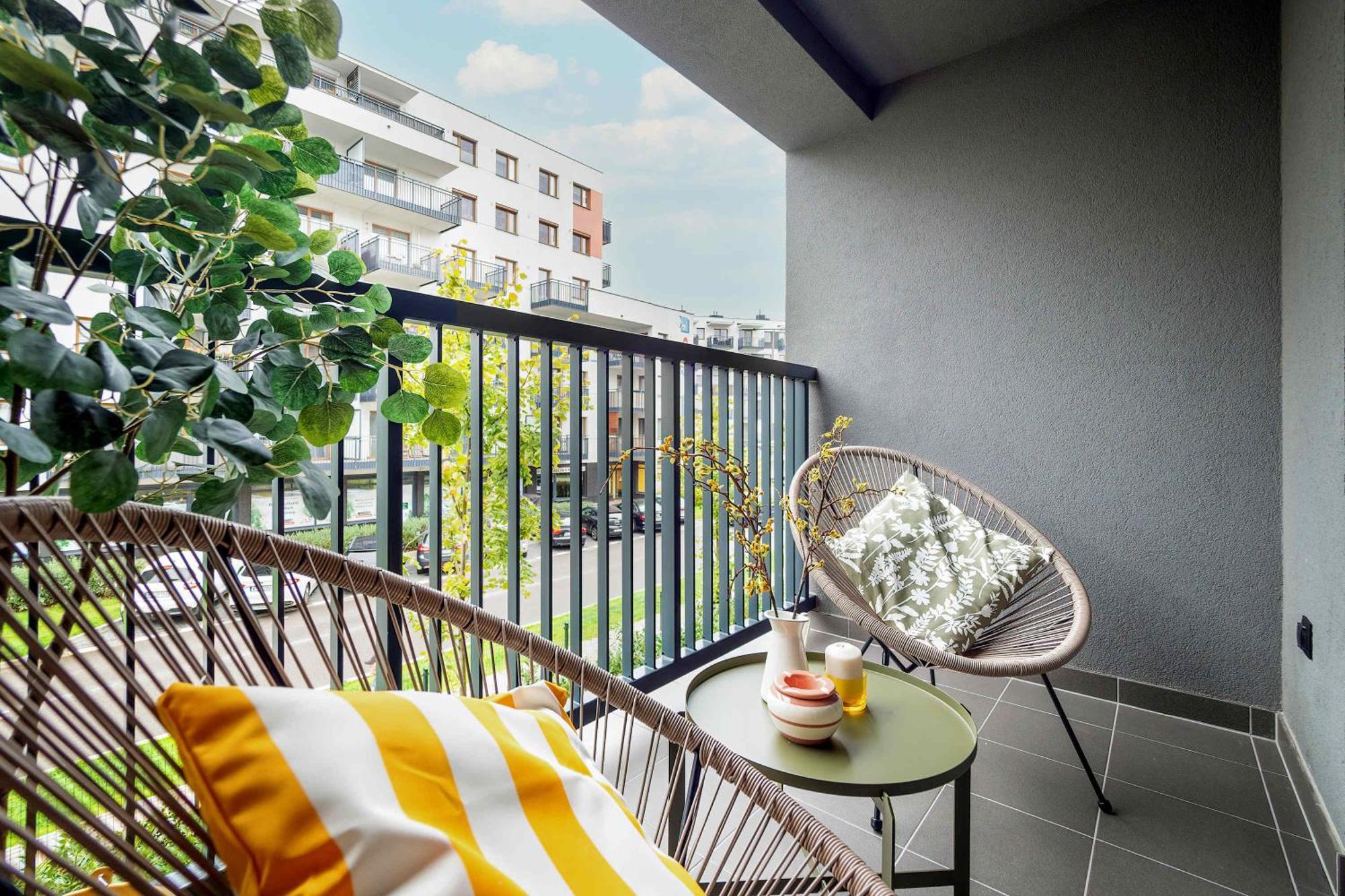 Apartment Stylish In With Parking, Bathtub, Balcony, And Desk By Renters Warschau
