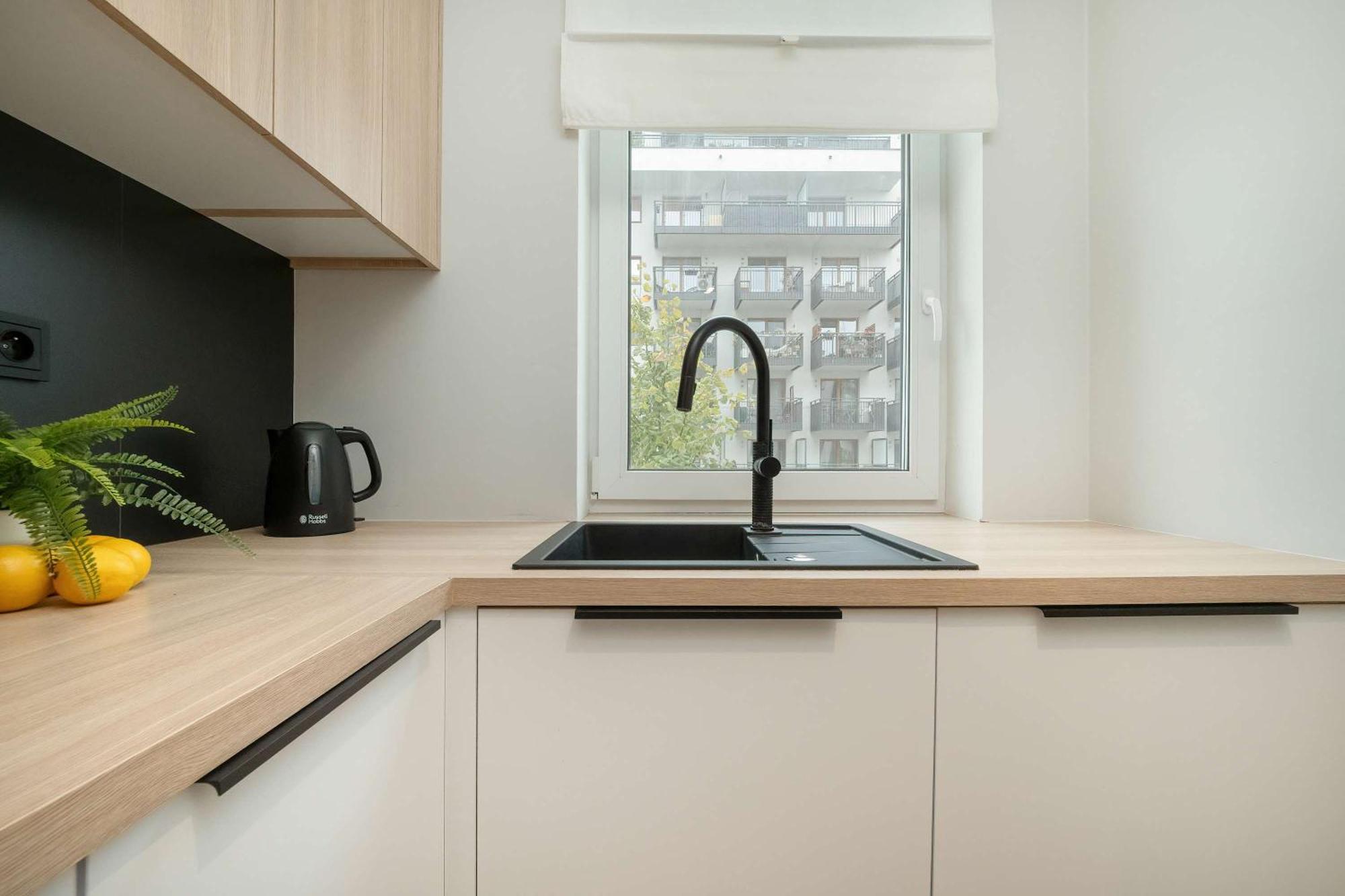 Stylish In With Parking, Bathtub, Balcony, And Desk By Renters Warschau