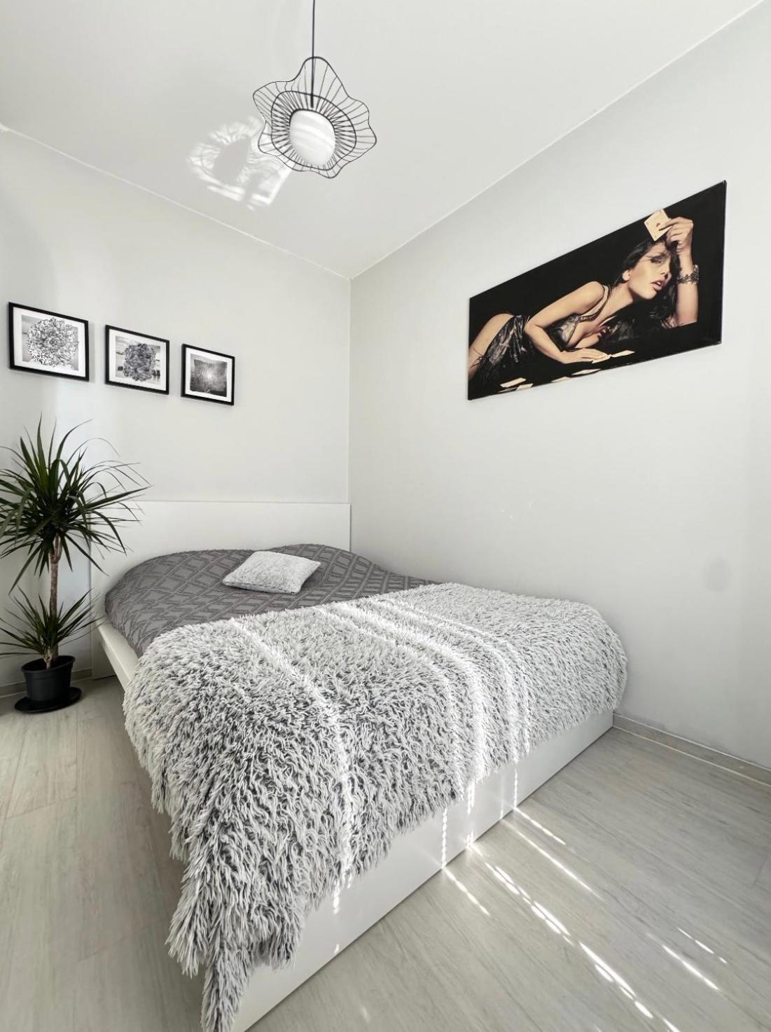 Apartment Two Triton Park *