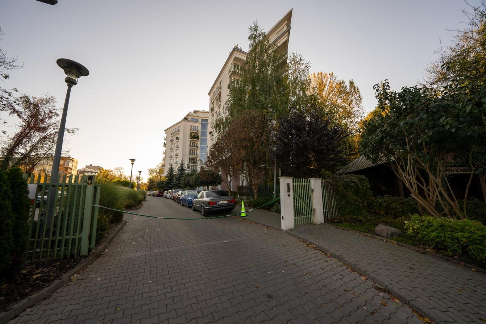 Wilanowska - 123m2, Parking, Balcony&workspace - By Rentujemy