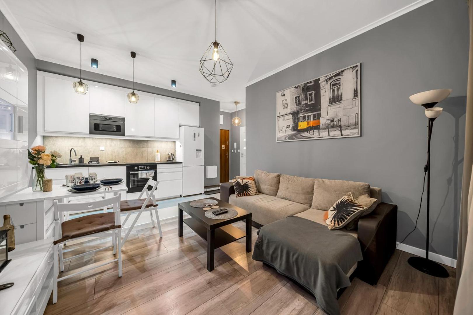 Apartment Wola - 8th Floor, Parking, Balcony - By Rentujemy