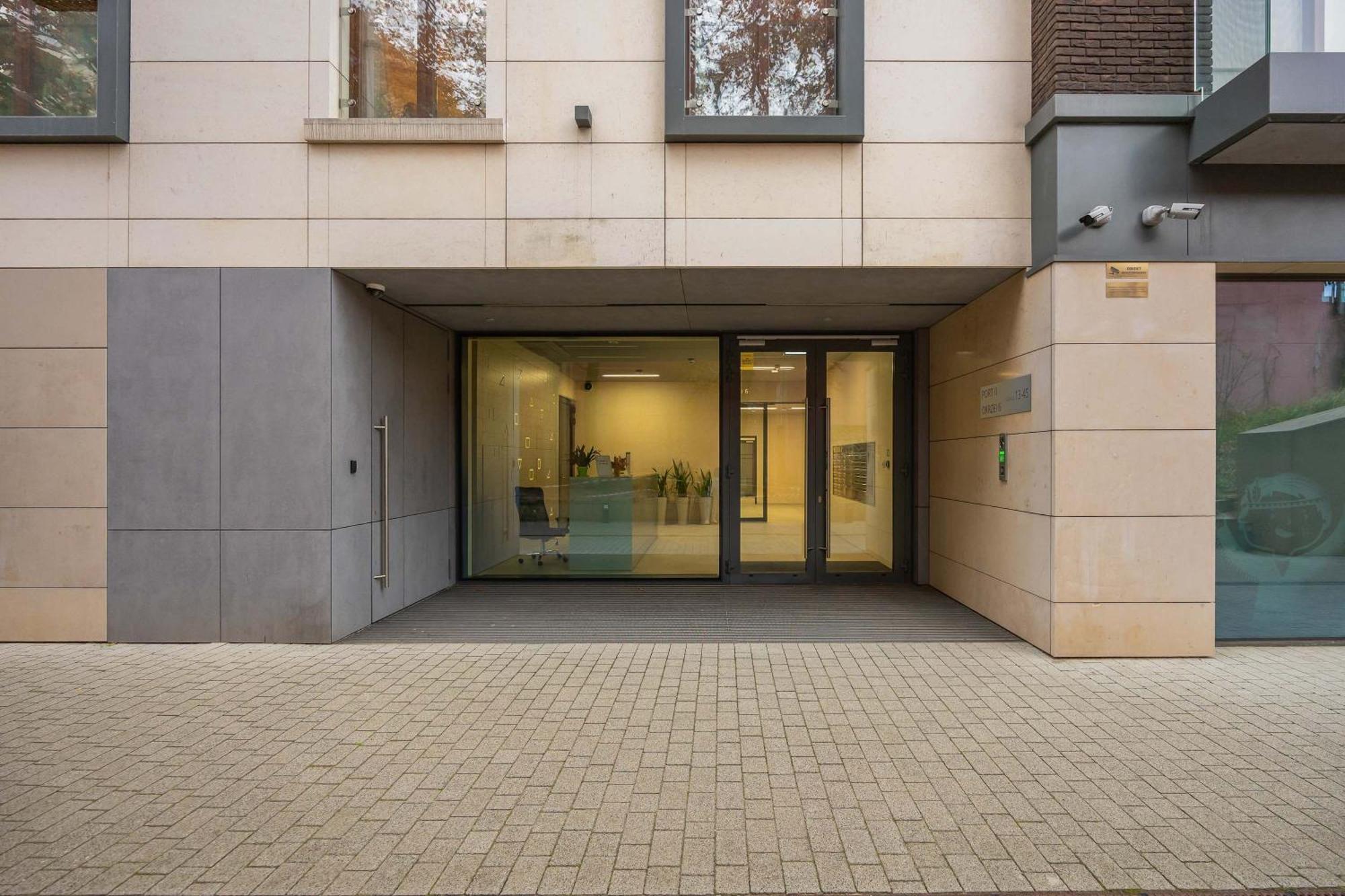 Air Conditioned With Parking And Desk For Remote Work In By Renters *