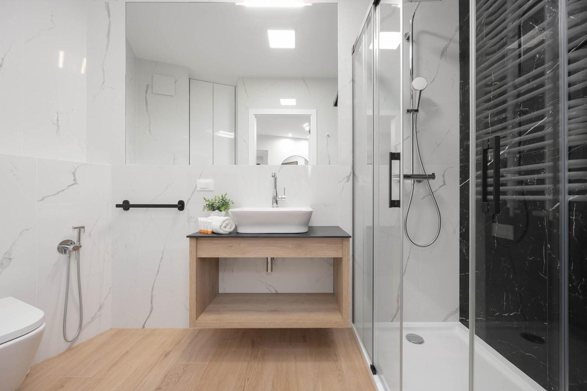 Apartment Air Conditioned With Parking And Desk For Remote Work In By Renters