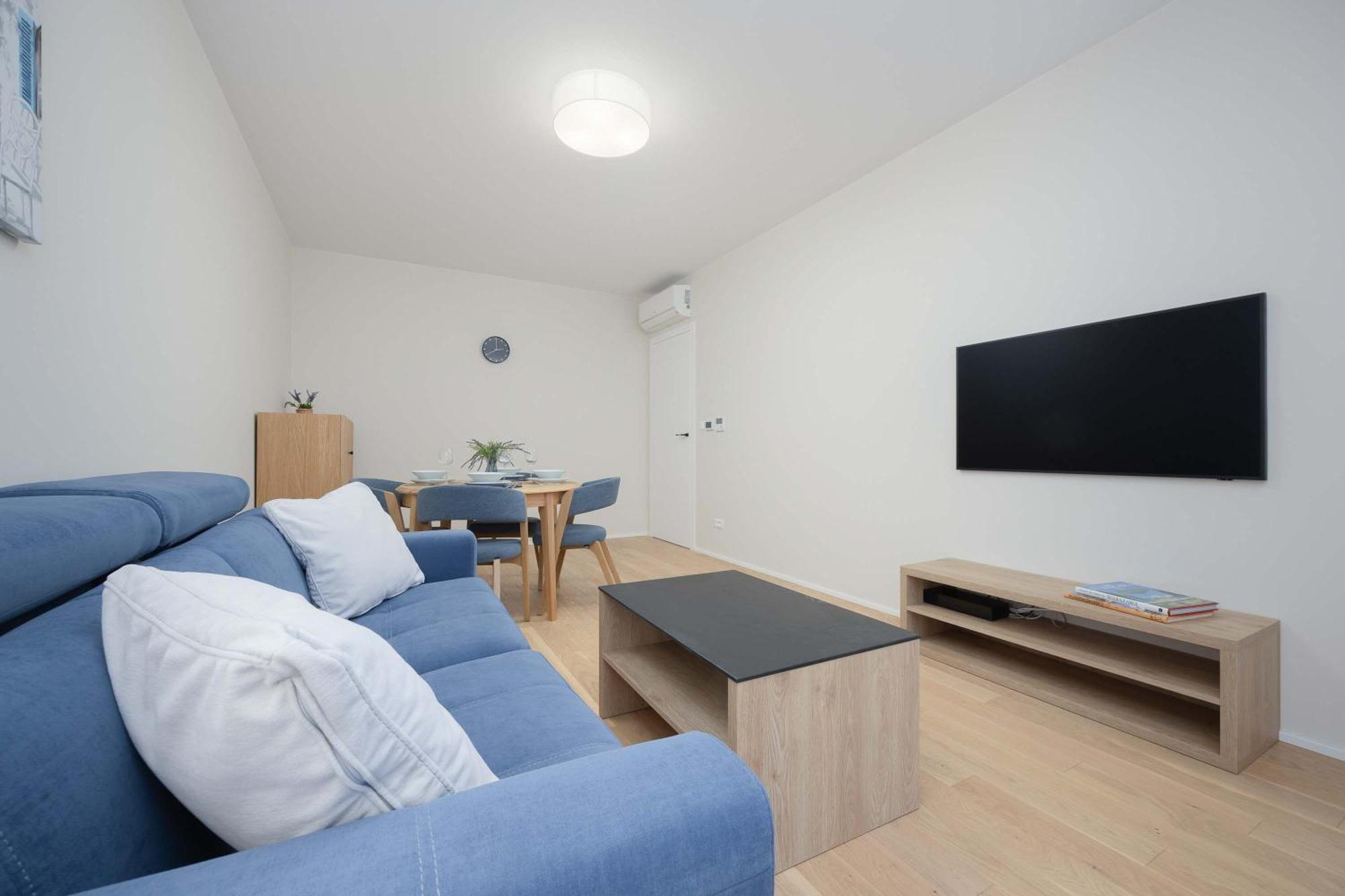 Air Conditioned With Parking And Desk For Remote Work In By Renters Warsaw