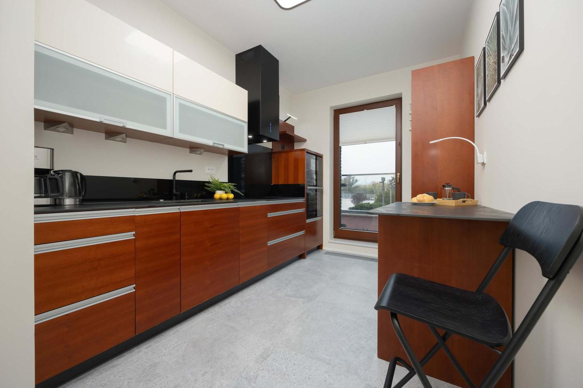 Apartment Air Conditioned With Parking And Desk For Remote Work In By Renters *