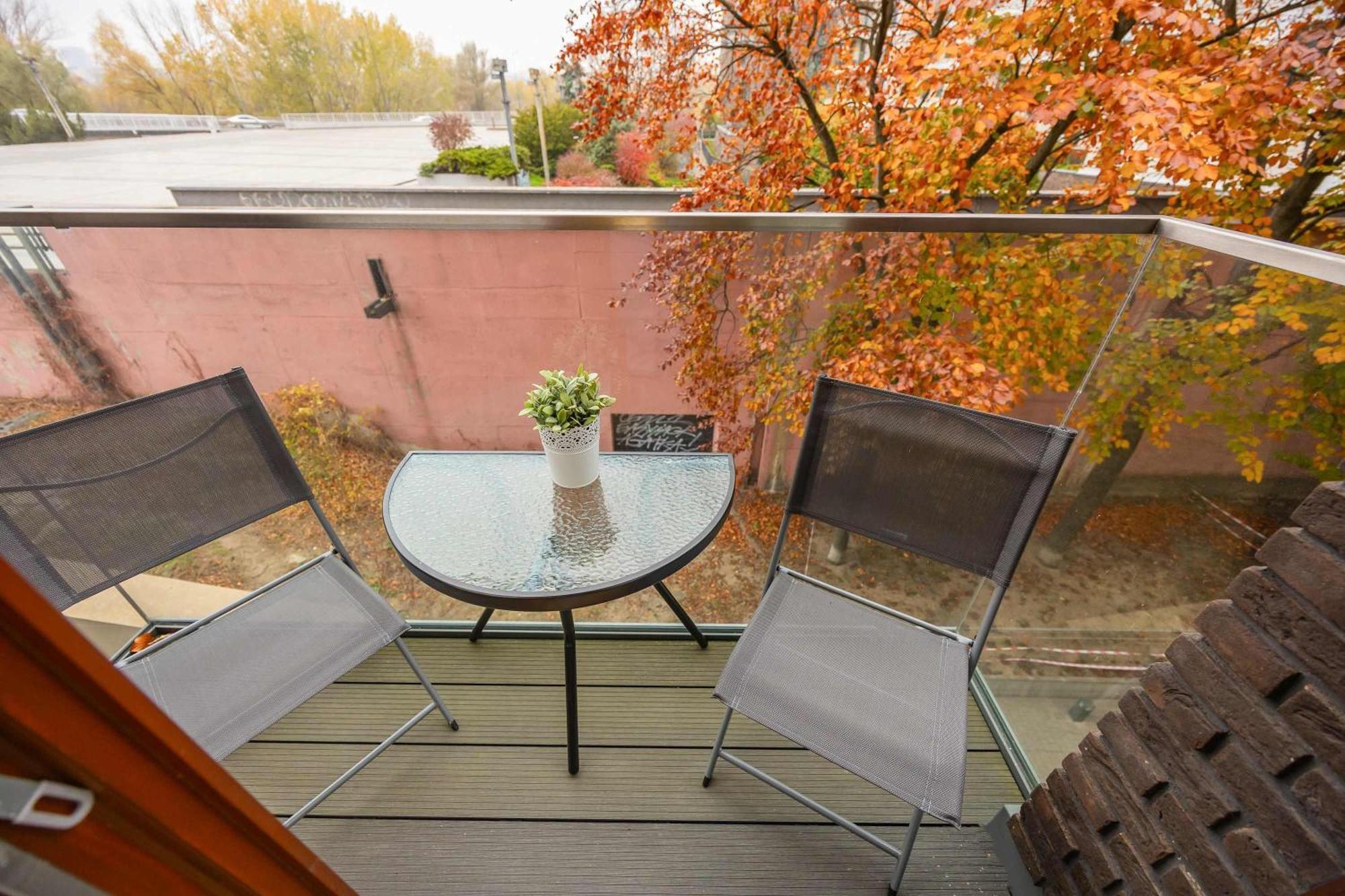 Air Conditioned With Parking And Desk For Remote Work In By Renters