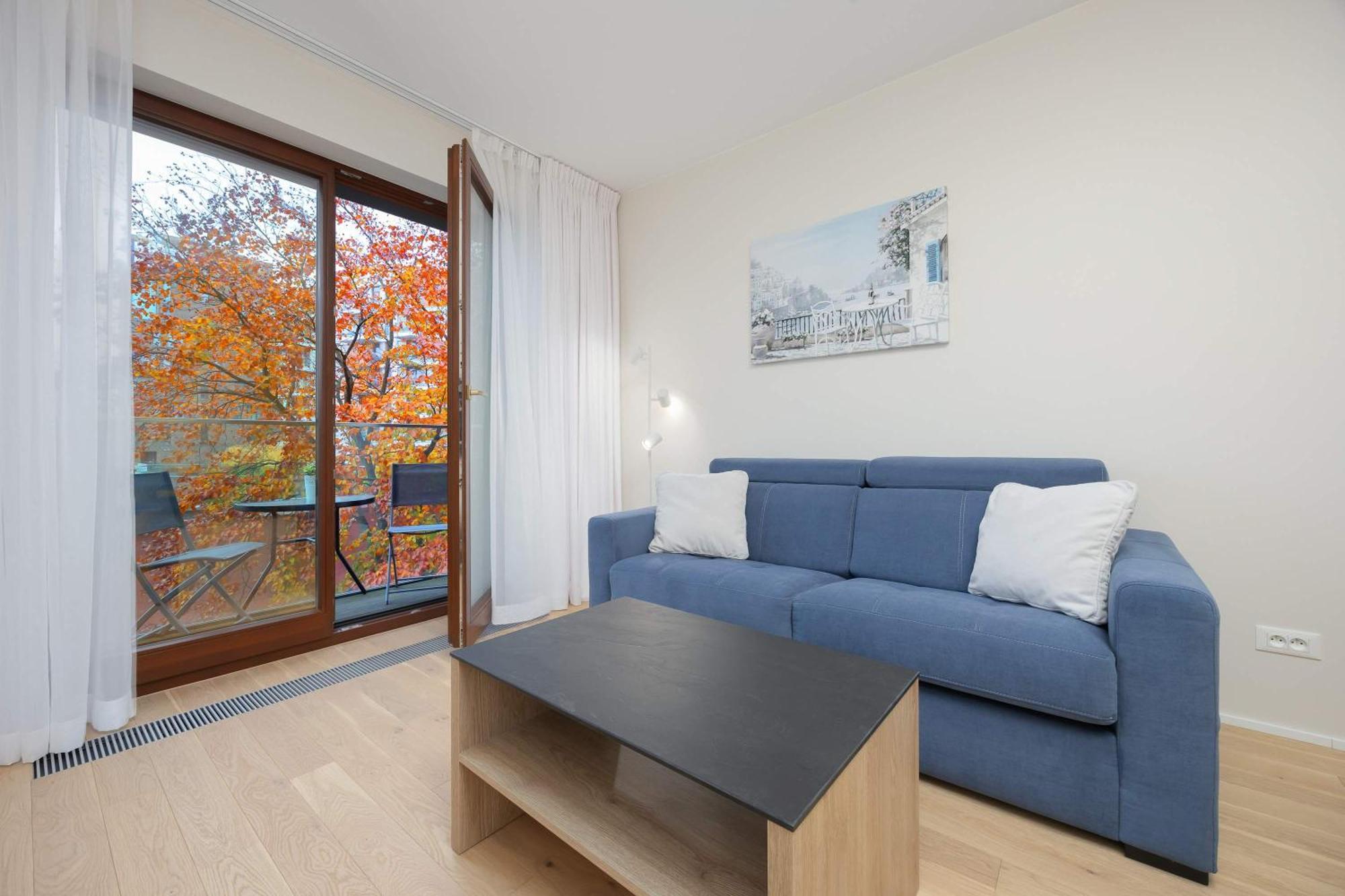 Apartment Air Conditioned With Parking And Desk For Remote Work In By Renters