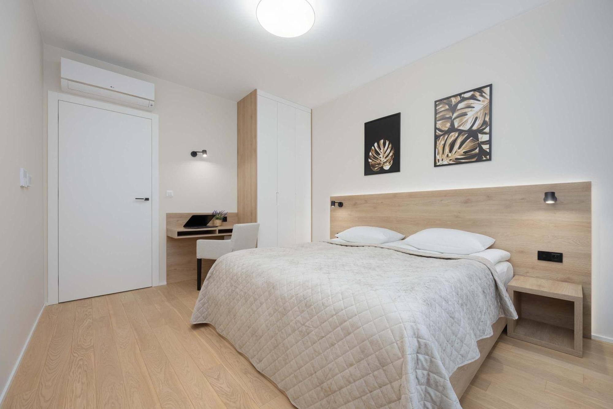 Air Conditioned With Parking And Desk For Remote Work In By Renters Warsaw