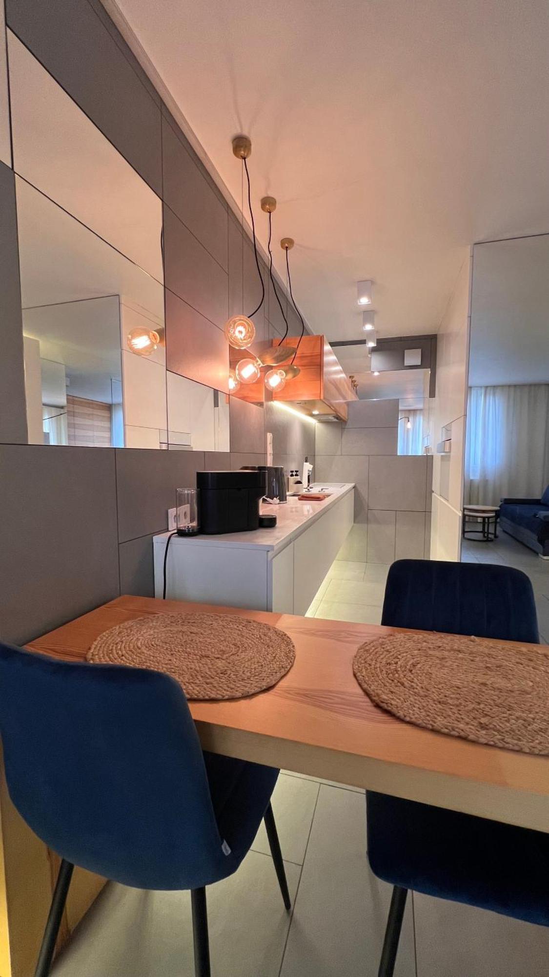Modzelewskiego, Metro Wierzbno, Free Parking, 100mbps Wi-fi, Remote-ready