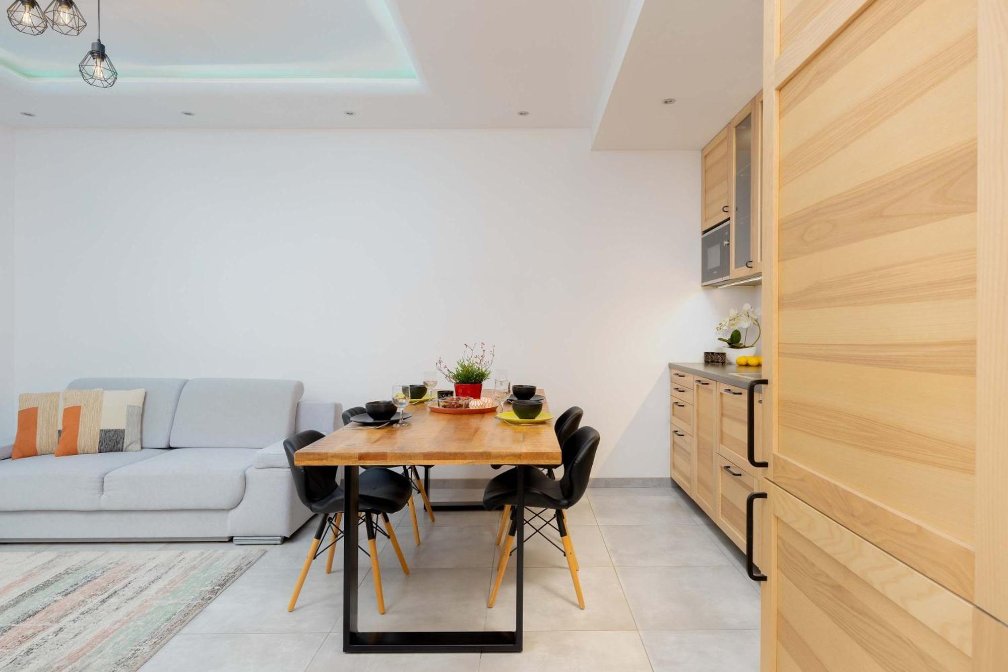 Apartment Bright With Parking And Remote Work In Wola By Renters