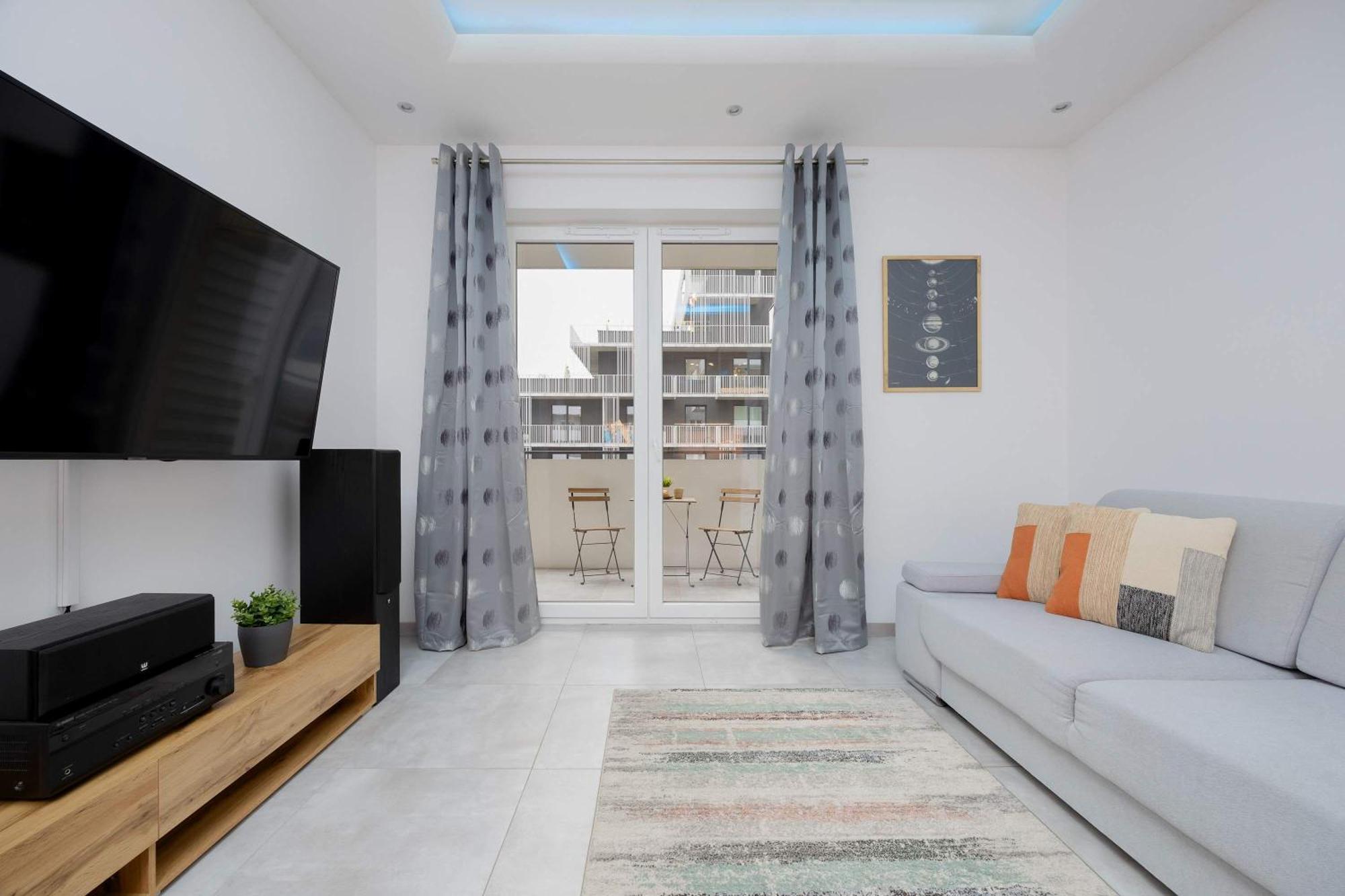 Bright With Parking And Remote Work In Wola By Renters Warsaw