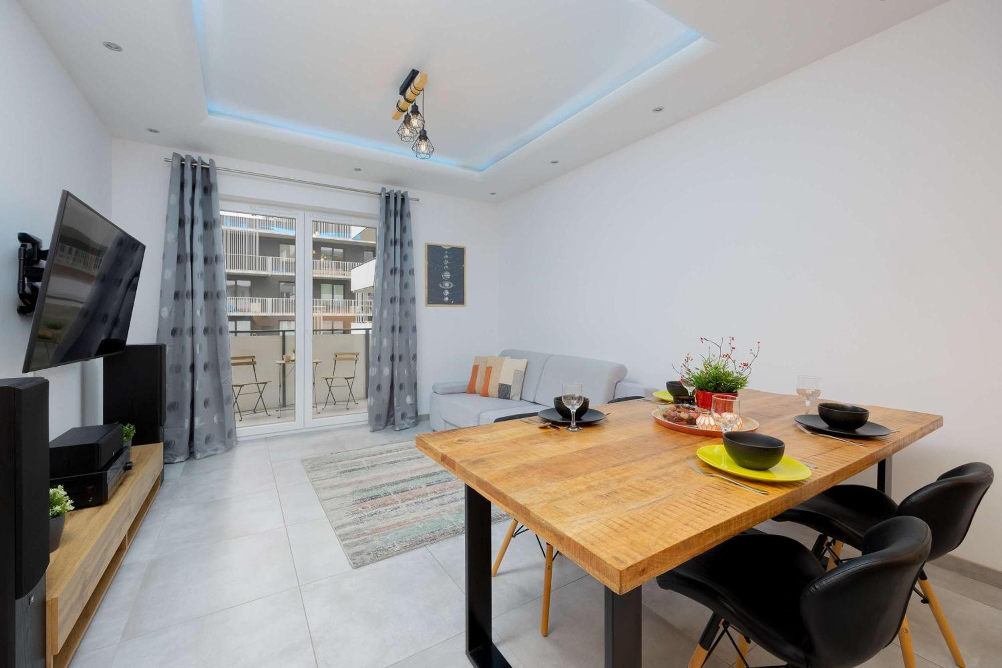 Bright With Parking And Remote Work In Wola By Renters