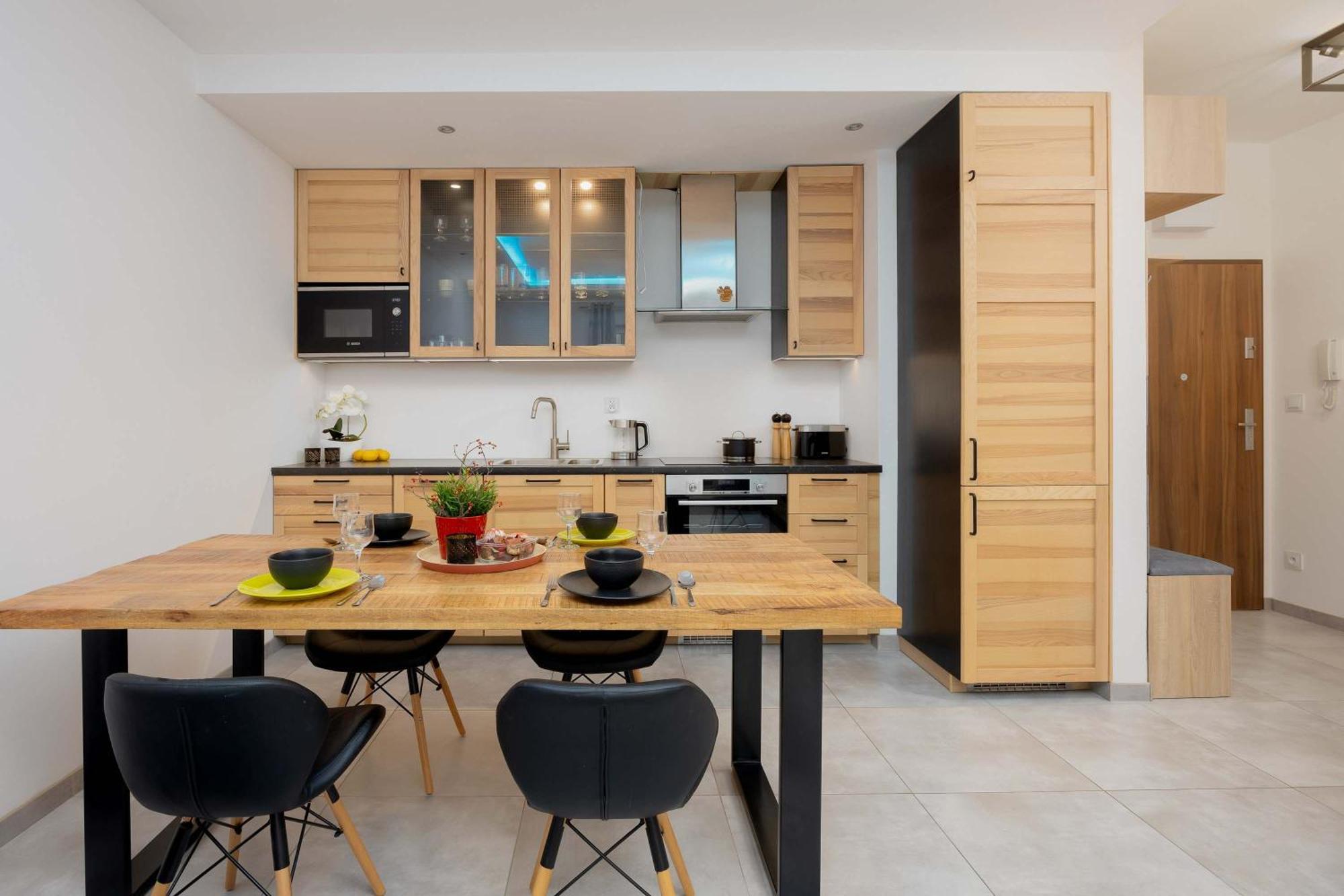Bright With Parking And Remote Work In Wola By Renters Apartment
