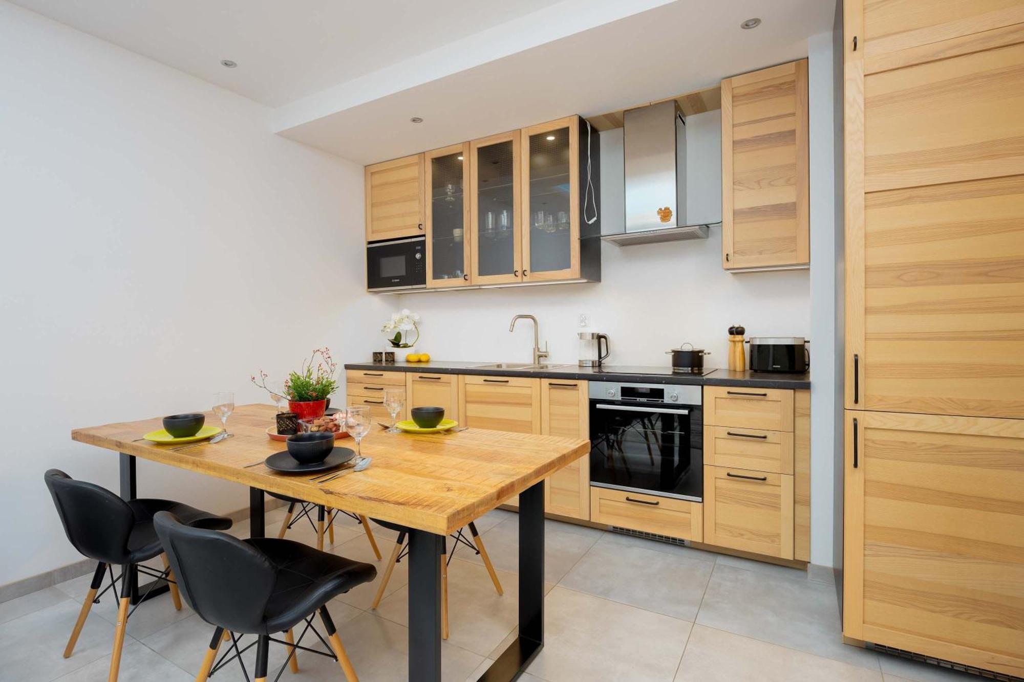 Bright With Parking And Remote Work In Wola By Renters *